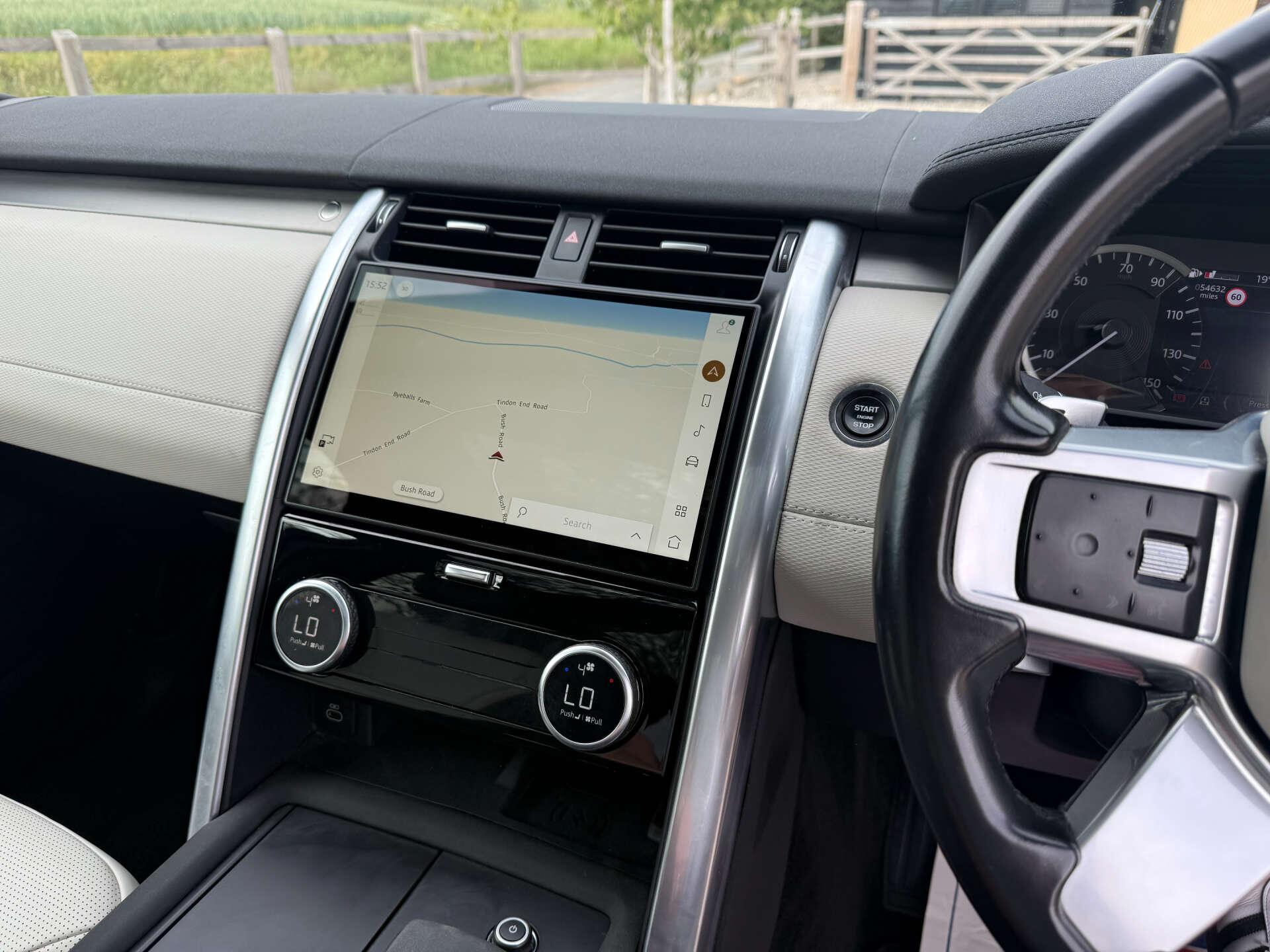 Land Rover Discovery view 30