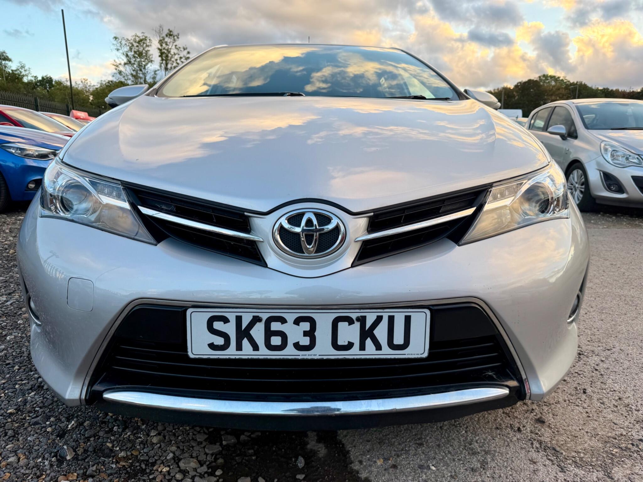 Toyota Auris view 4