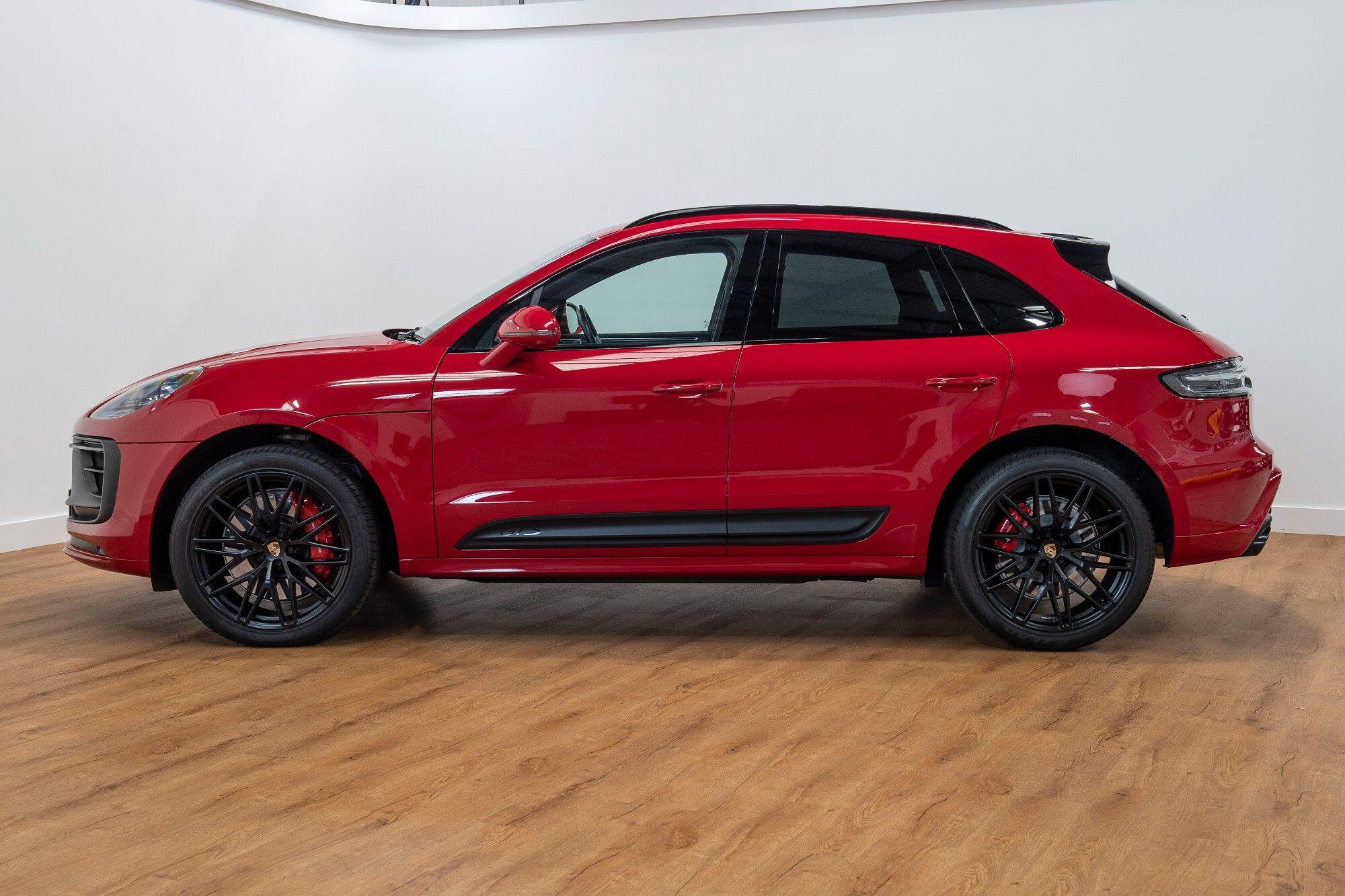 Porsche Macan view 4