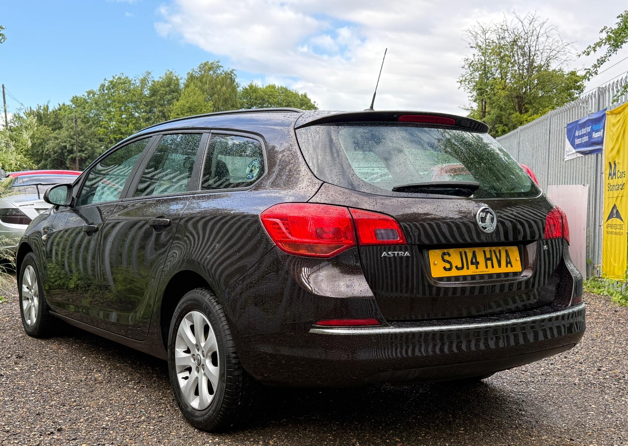2014 Vauxhall Astra image 9