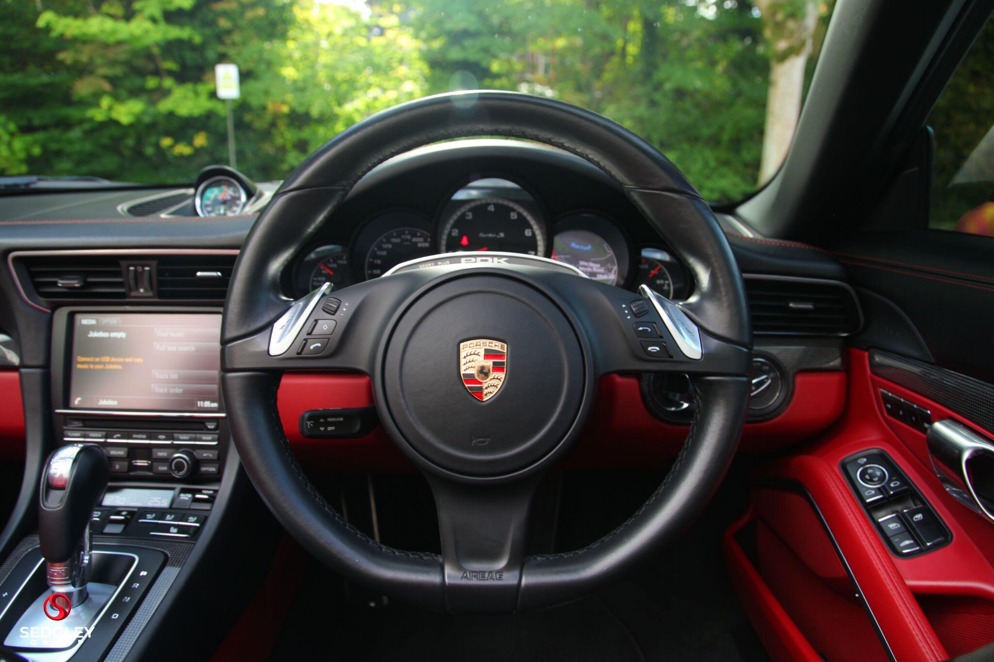 Porsche 911 view 17