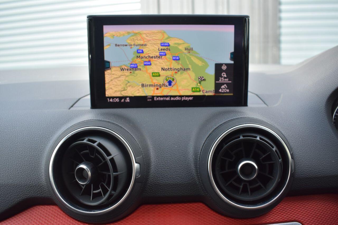 Audi Q2 view 18