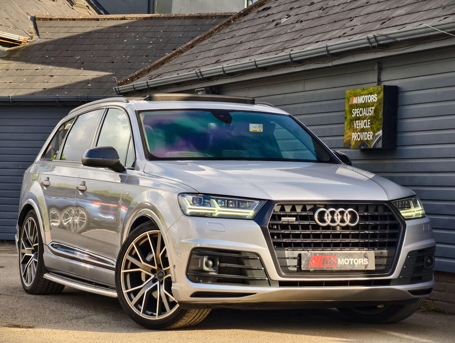 Audi Q7 view 6