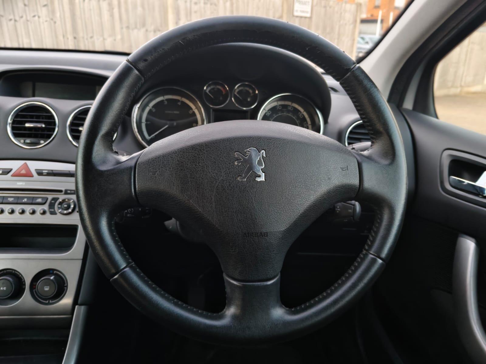 Peugeot 308 view 16