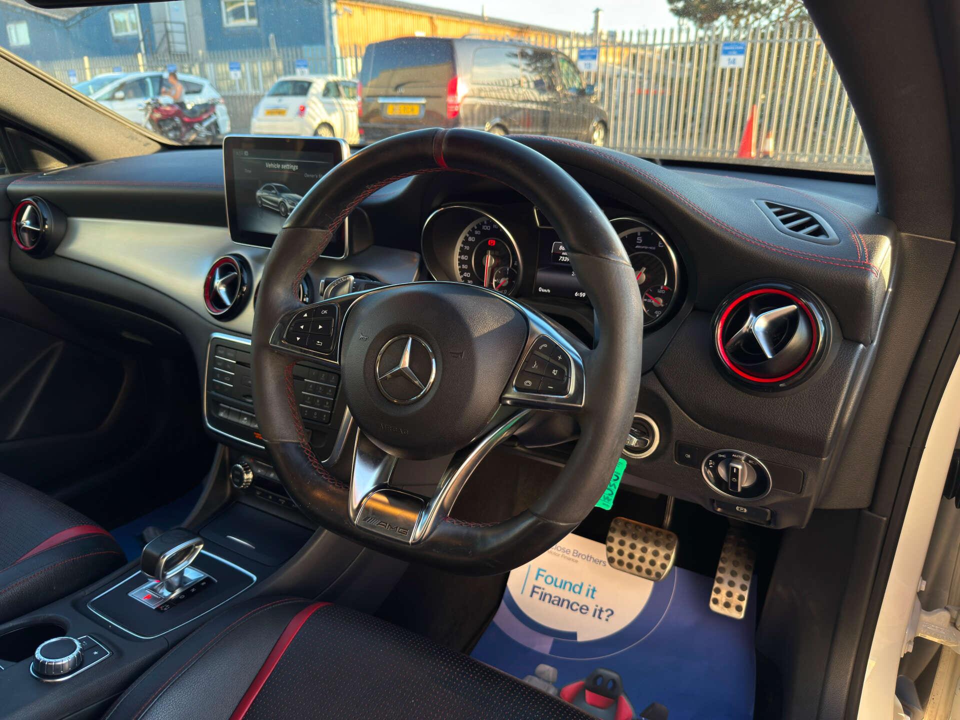 Mercedes-Benz Cla view 12
