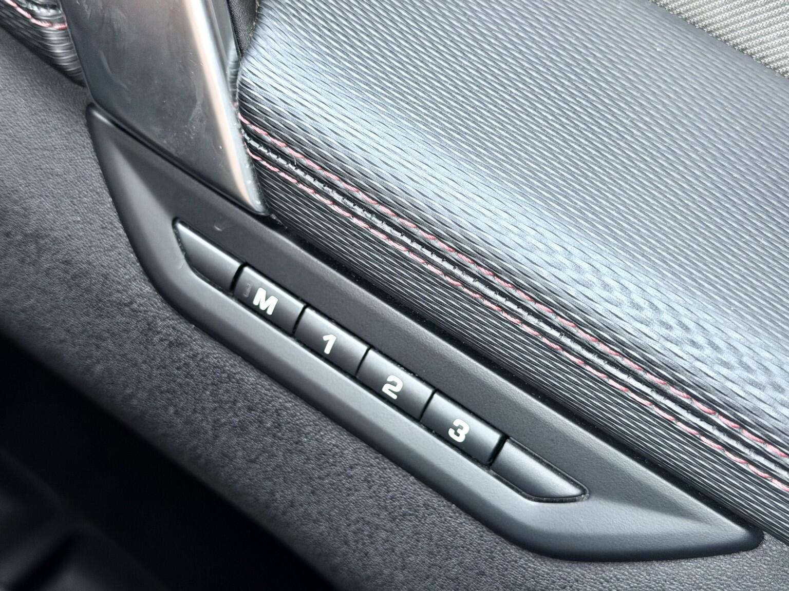 Land Rover Discovery Sport view 23