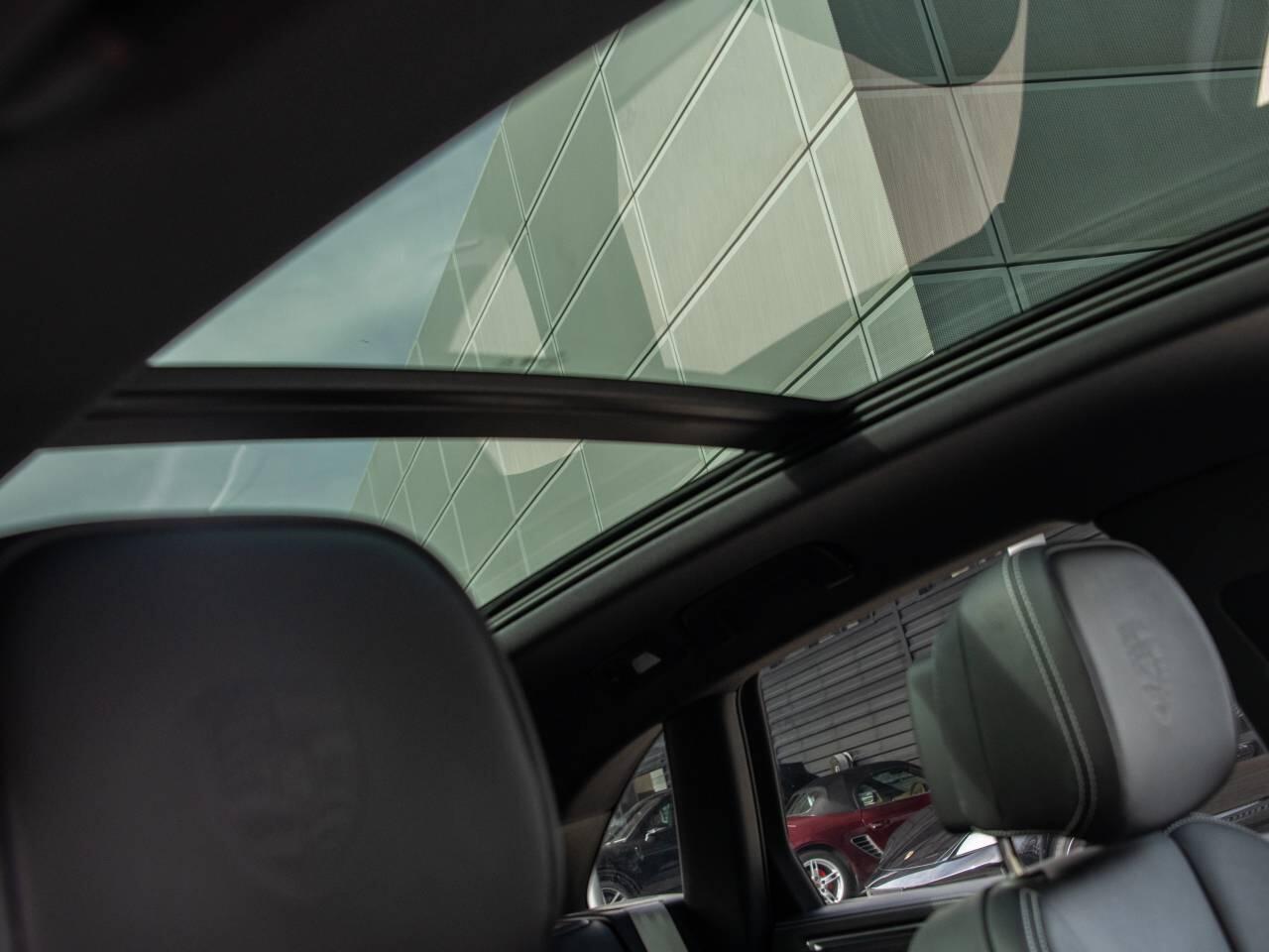 Porsche Macan view 35