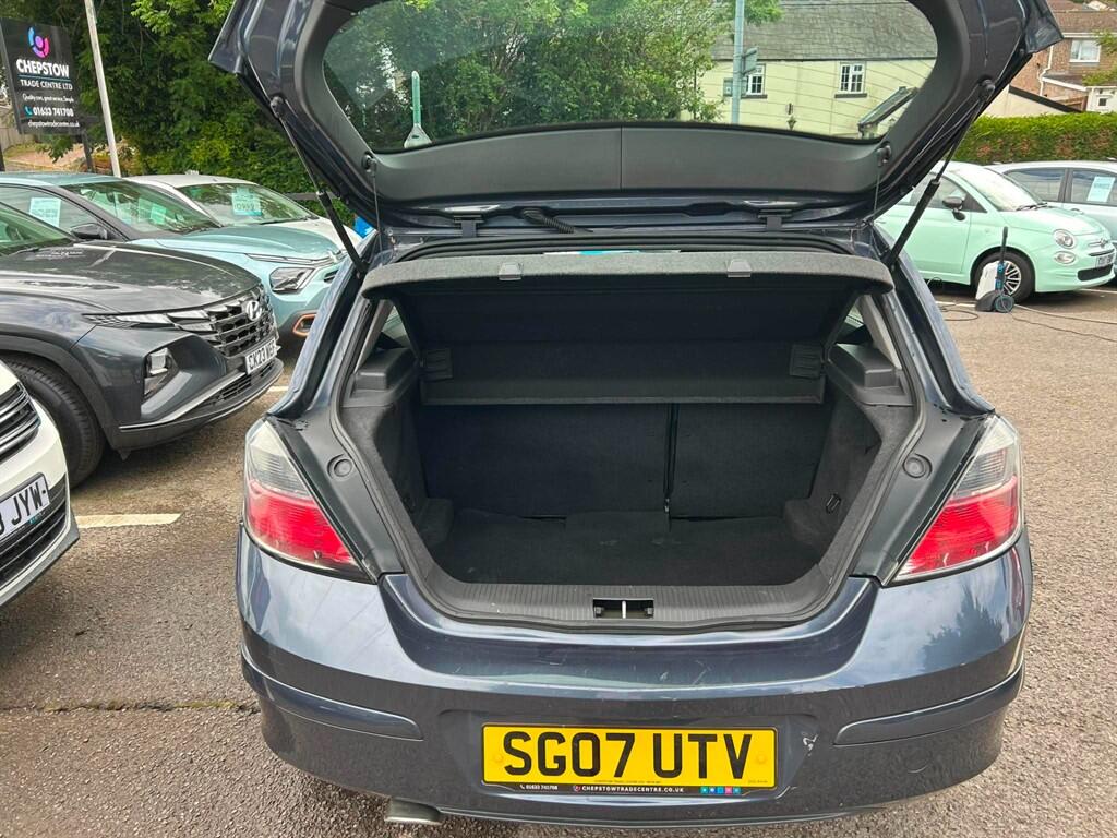 Vauxhall Astra view 14