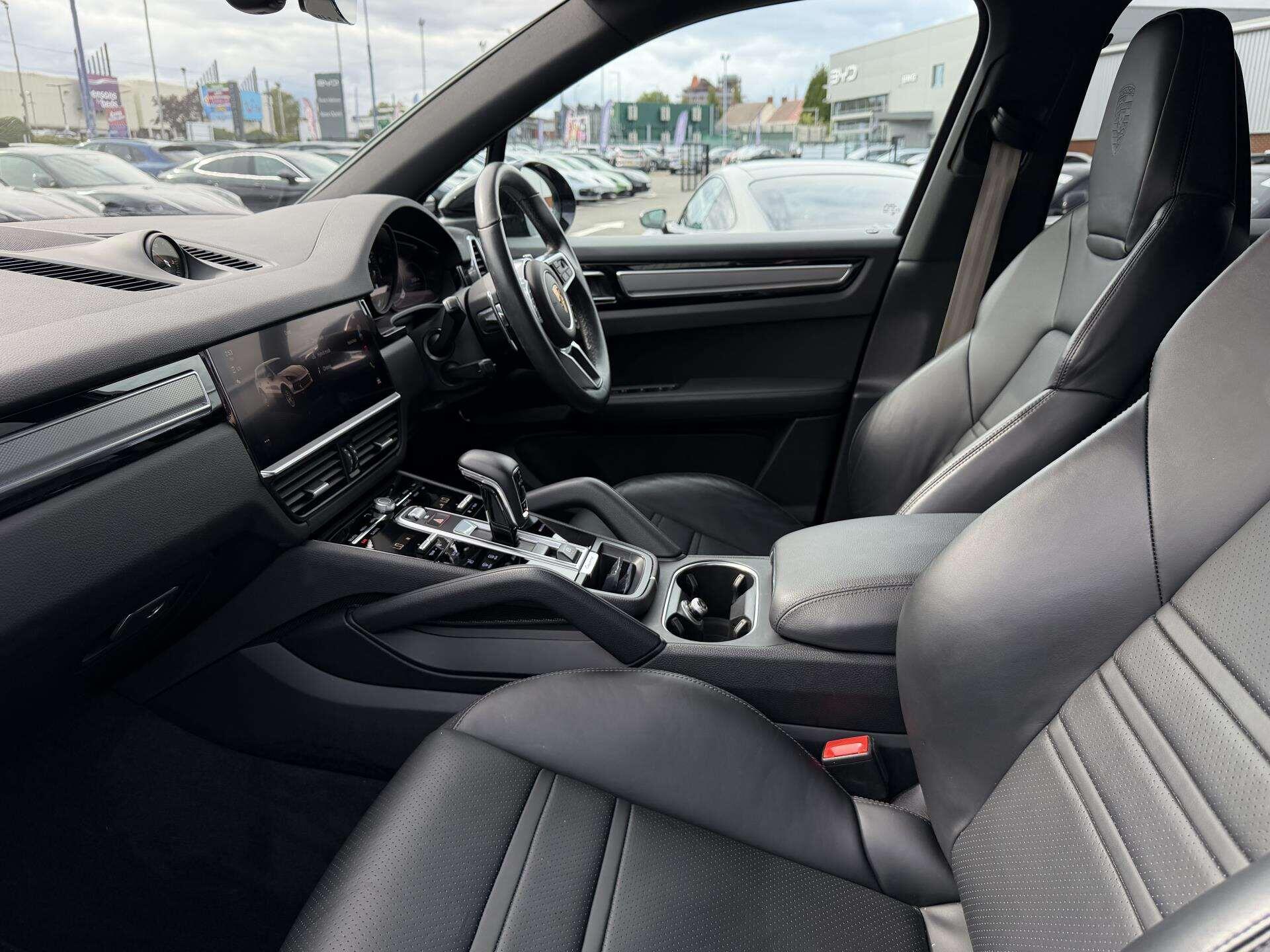 Porsche Cayenne view 13