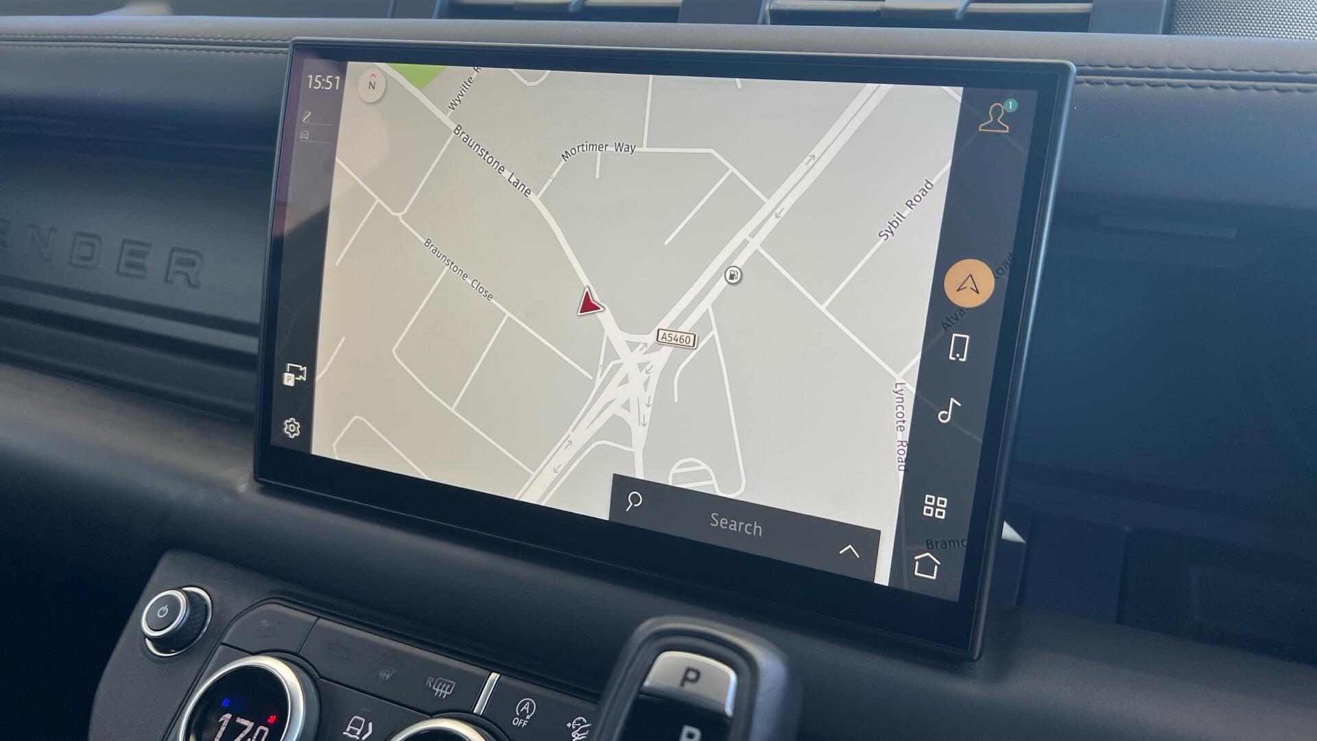 Land Rover Defender view 43