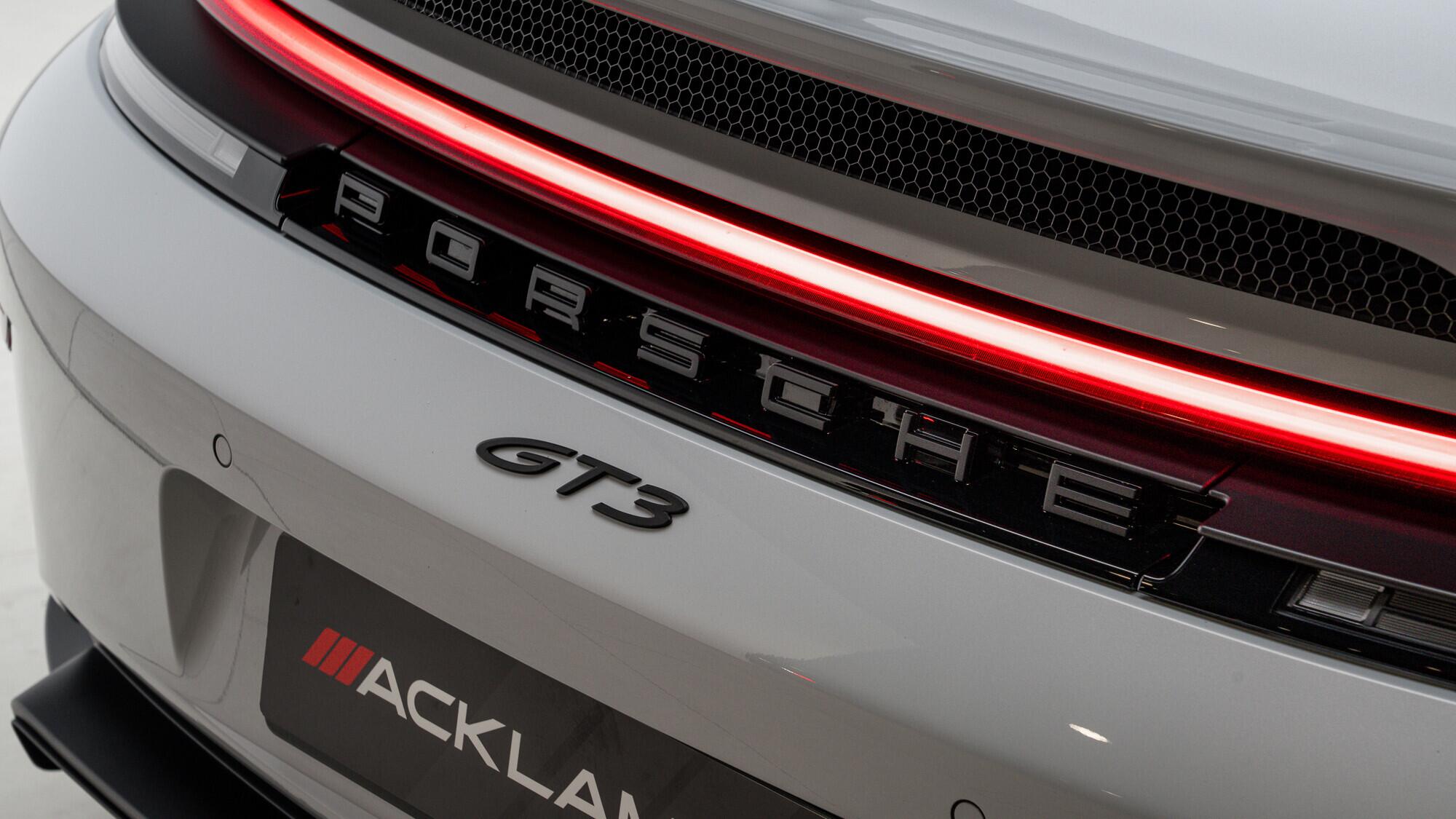 Porsche 911 view 23