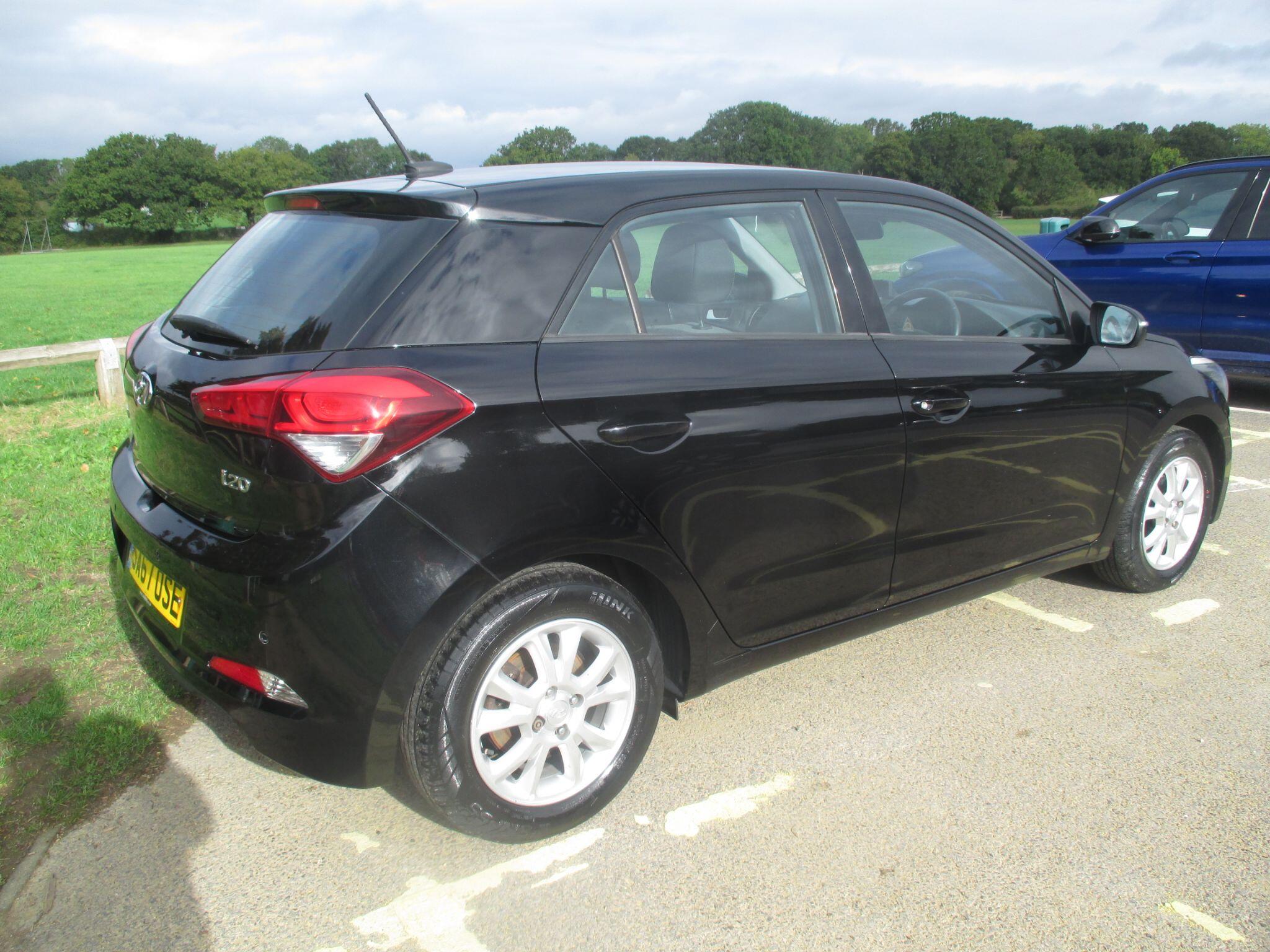 Hyundai i20 view 9