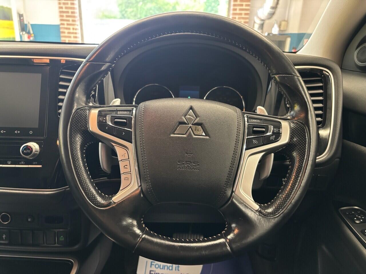 Mitsubishi Outlander view 16