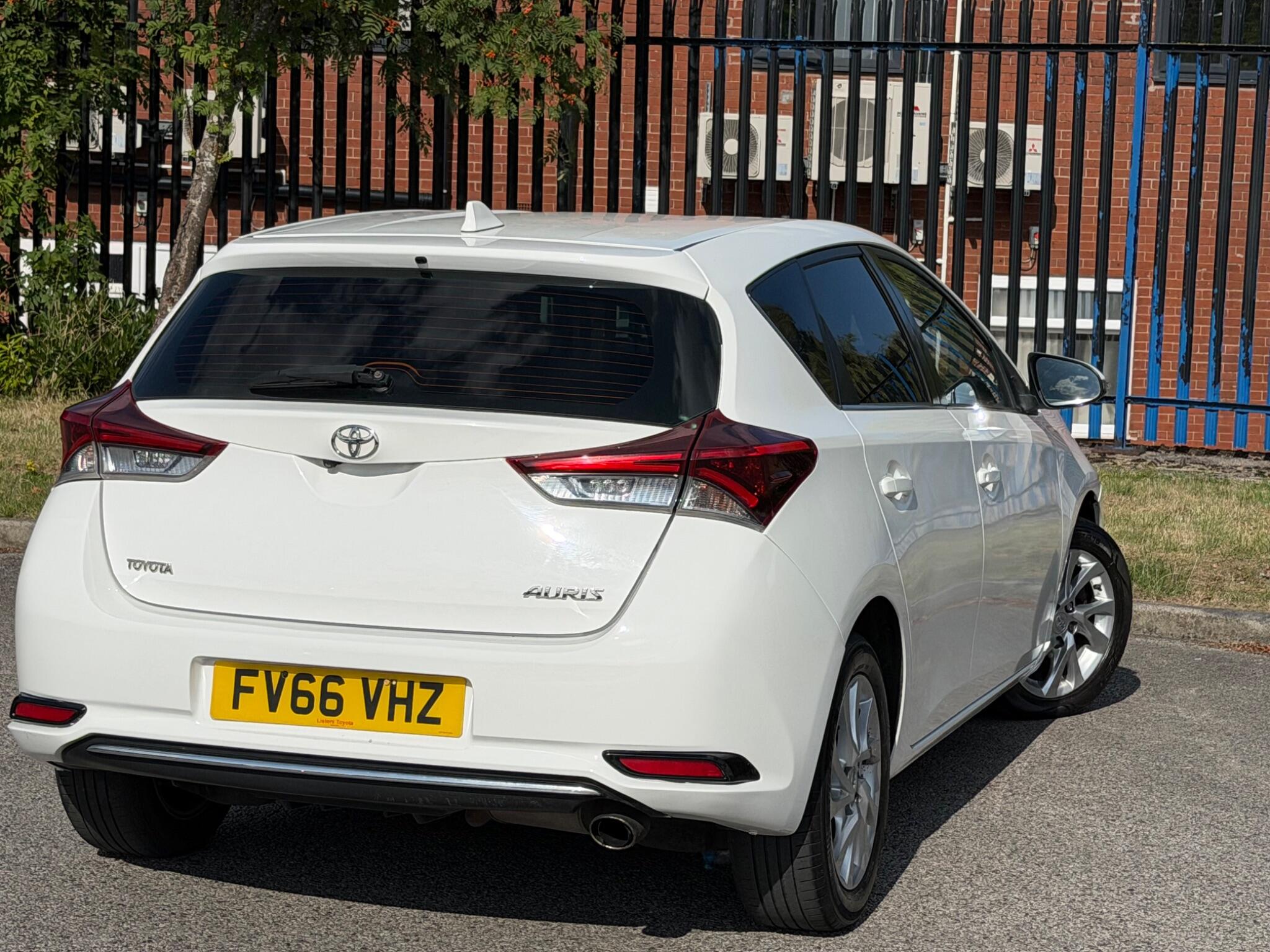 Toyota Auris view 9
