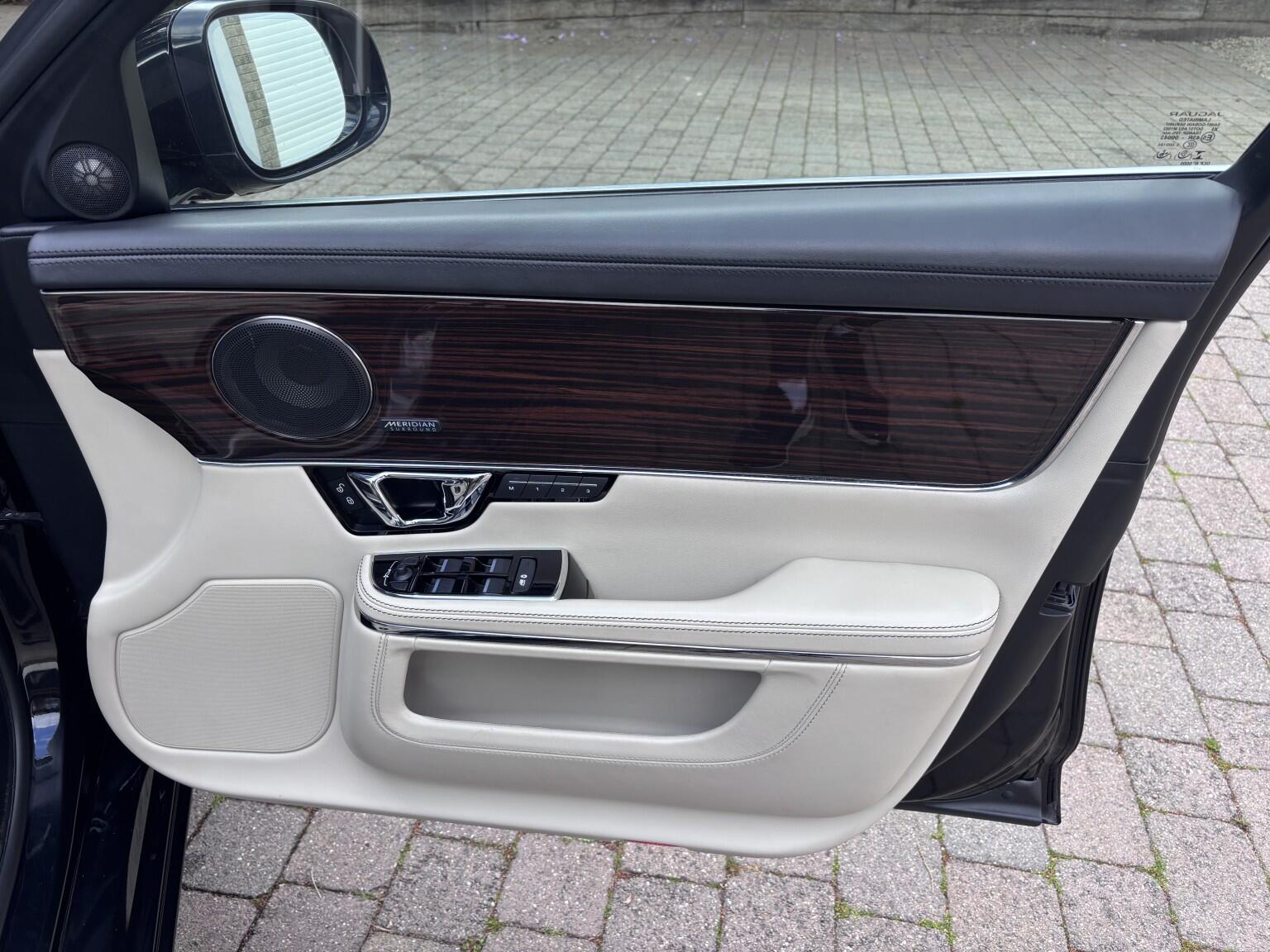 Jaguar XJ view 15