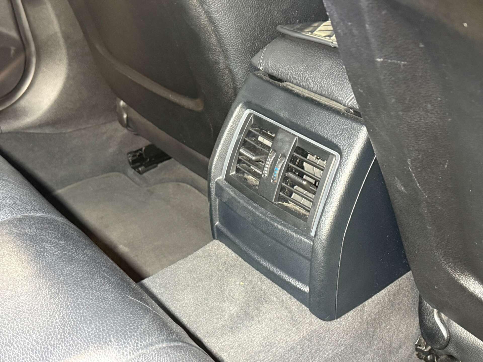 BMW 3 Series view 18