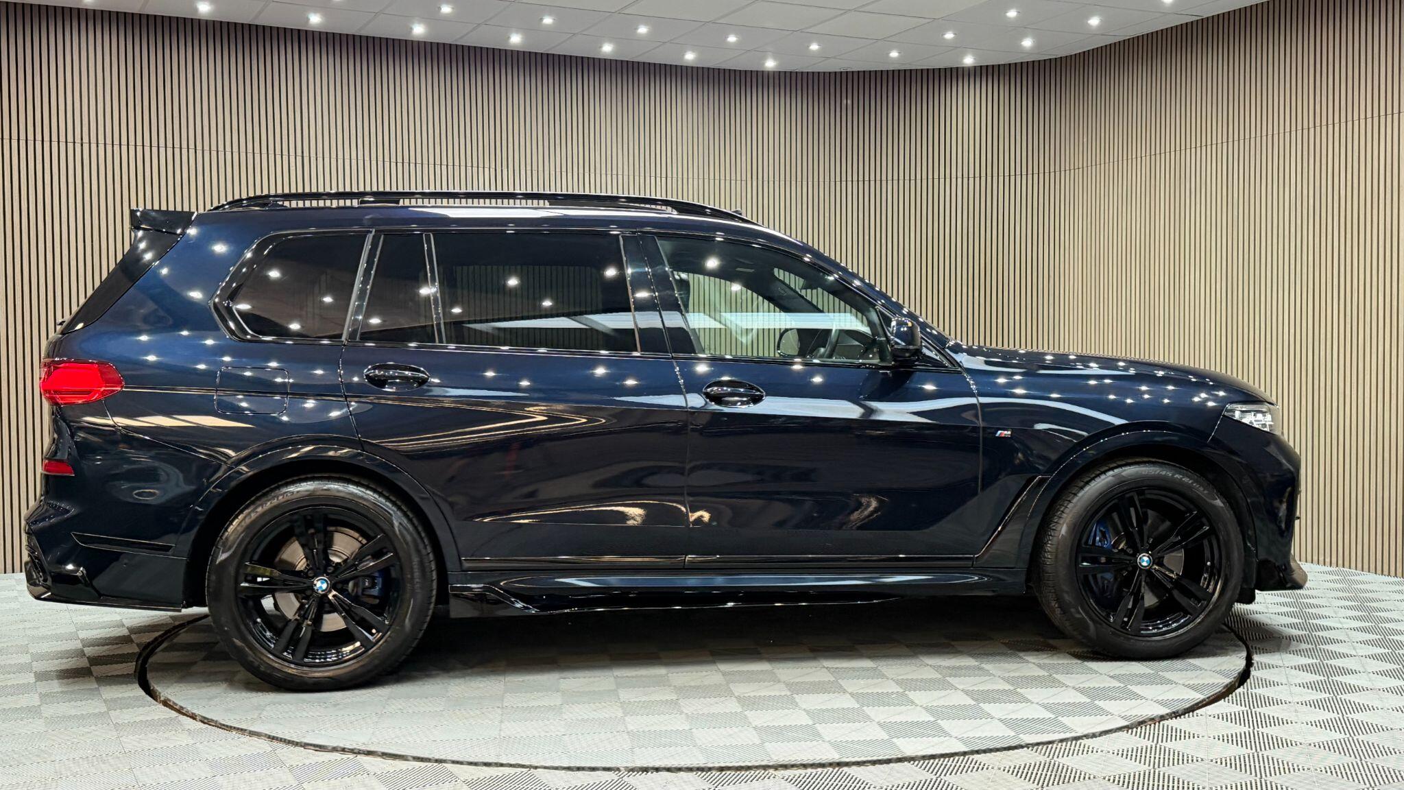 BMW X7 view 45