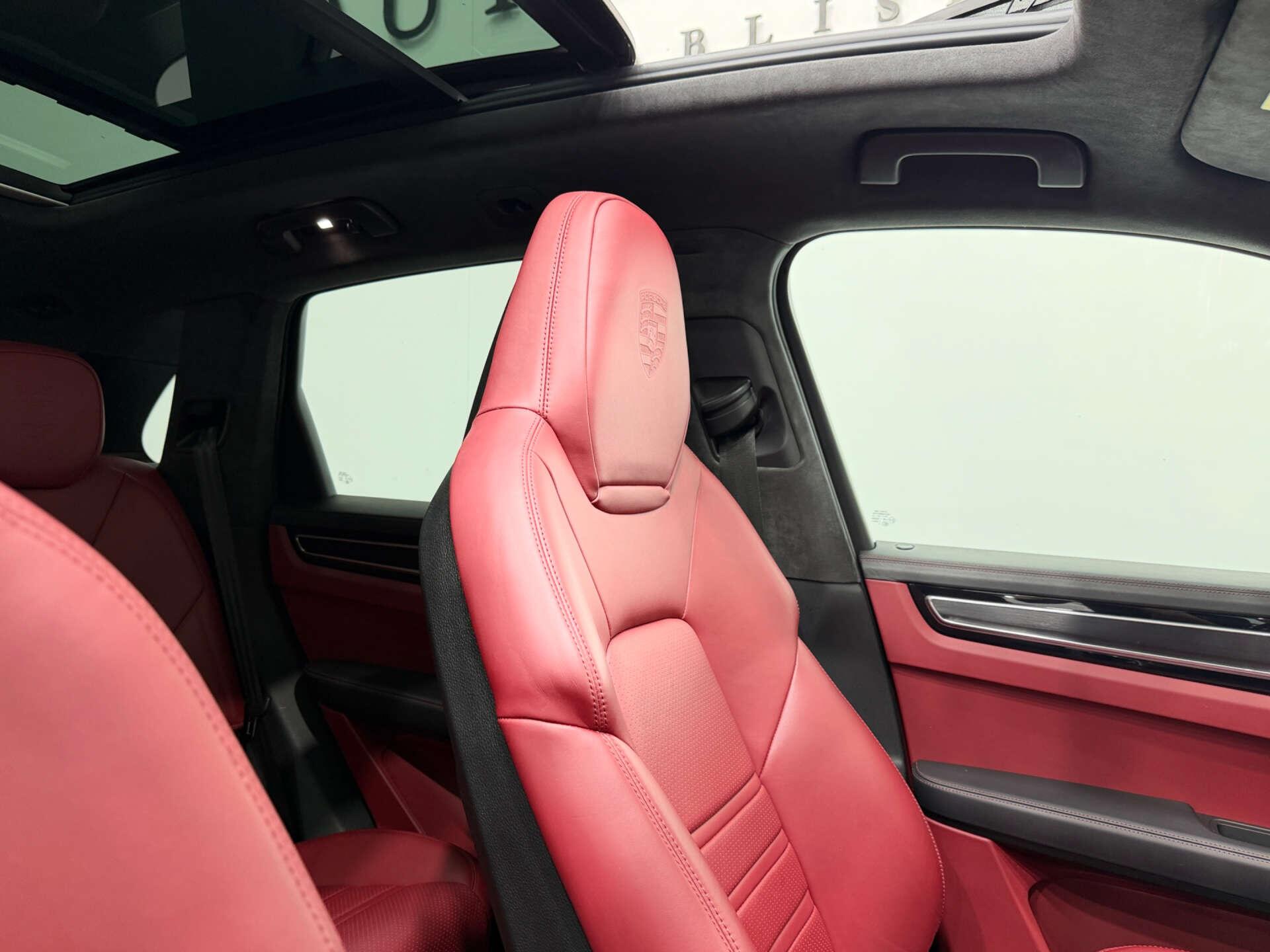 Porsche Cayenne view 44