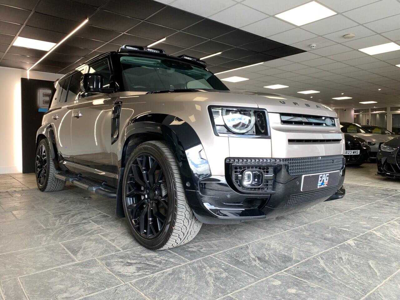 Land Rover Defender 110 view 15