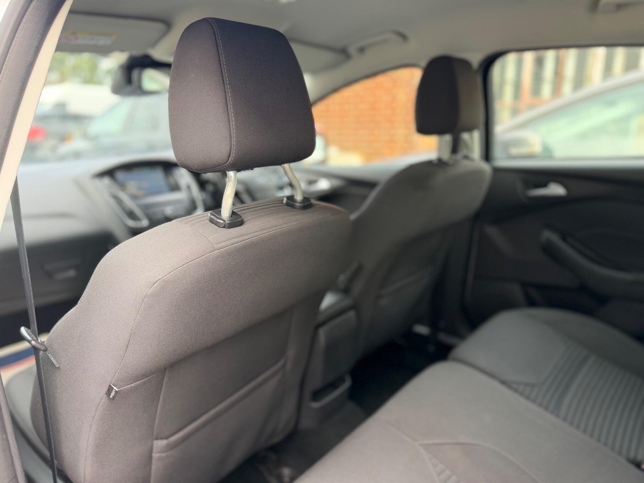 Ford Focus view 15