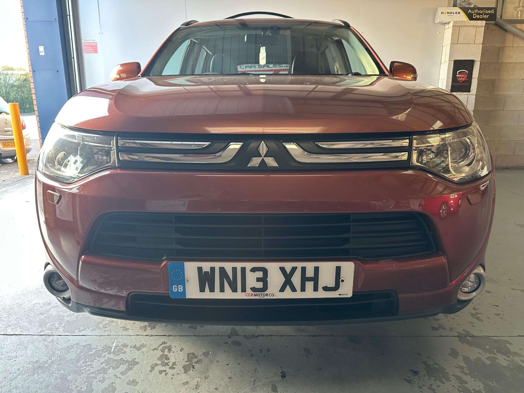 Mitsubishi Outlander view 4