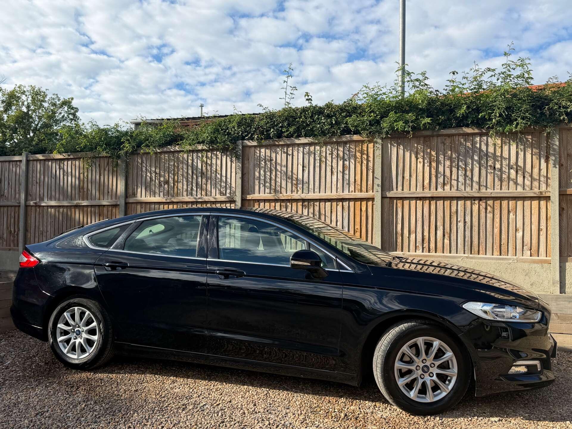 Ford Mondeo view 11