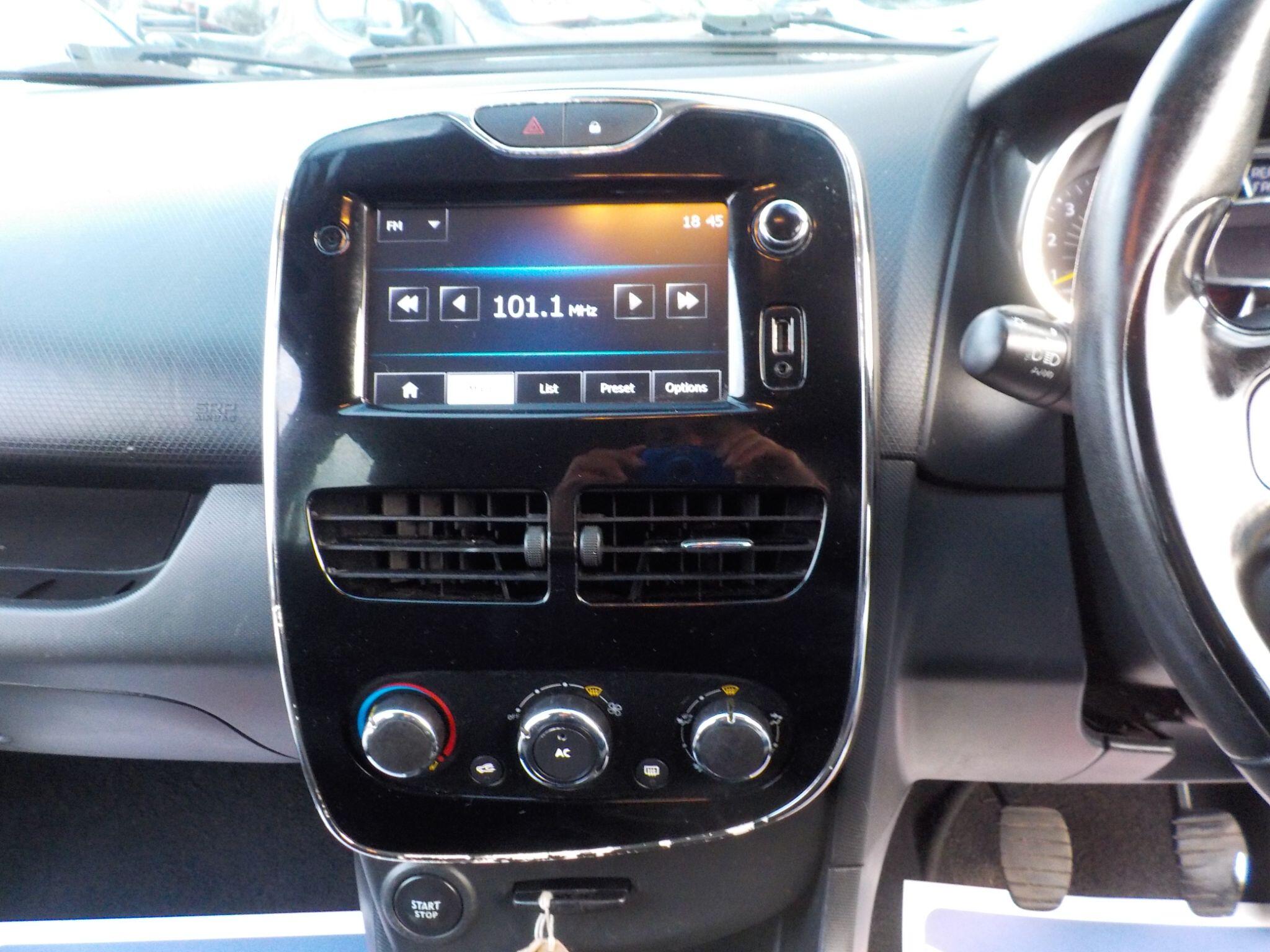 Renault Clio 1.5 dCi Dynamique MediaNav Euro 5 (s/s) 5dr