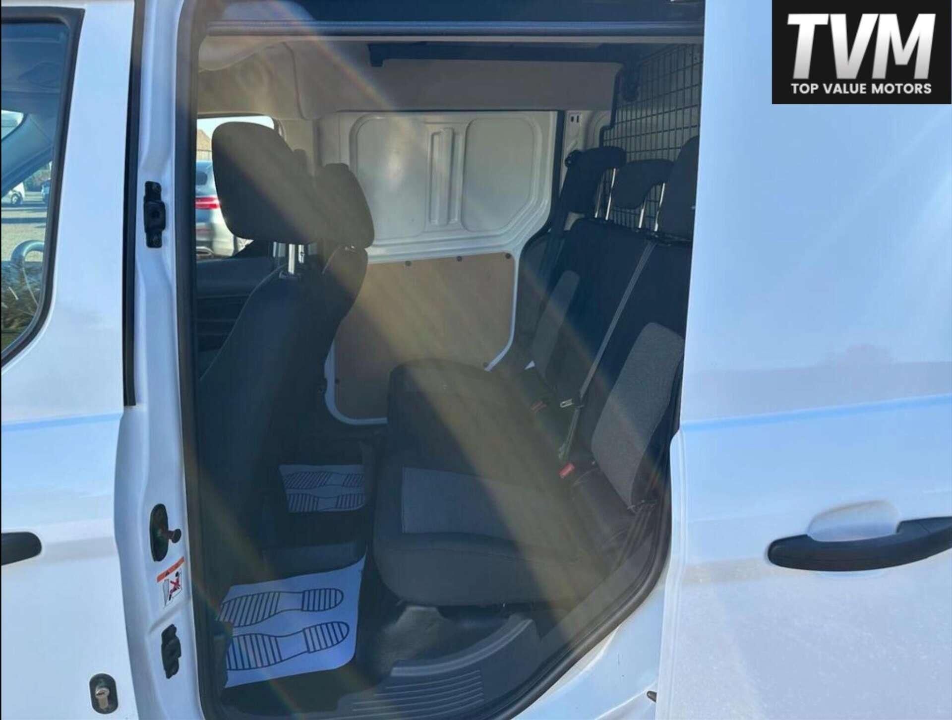 Ford Transit Connect view 13