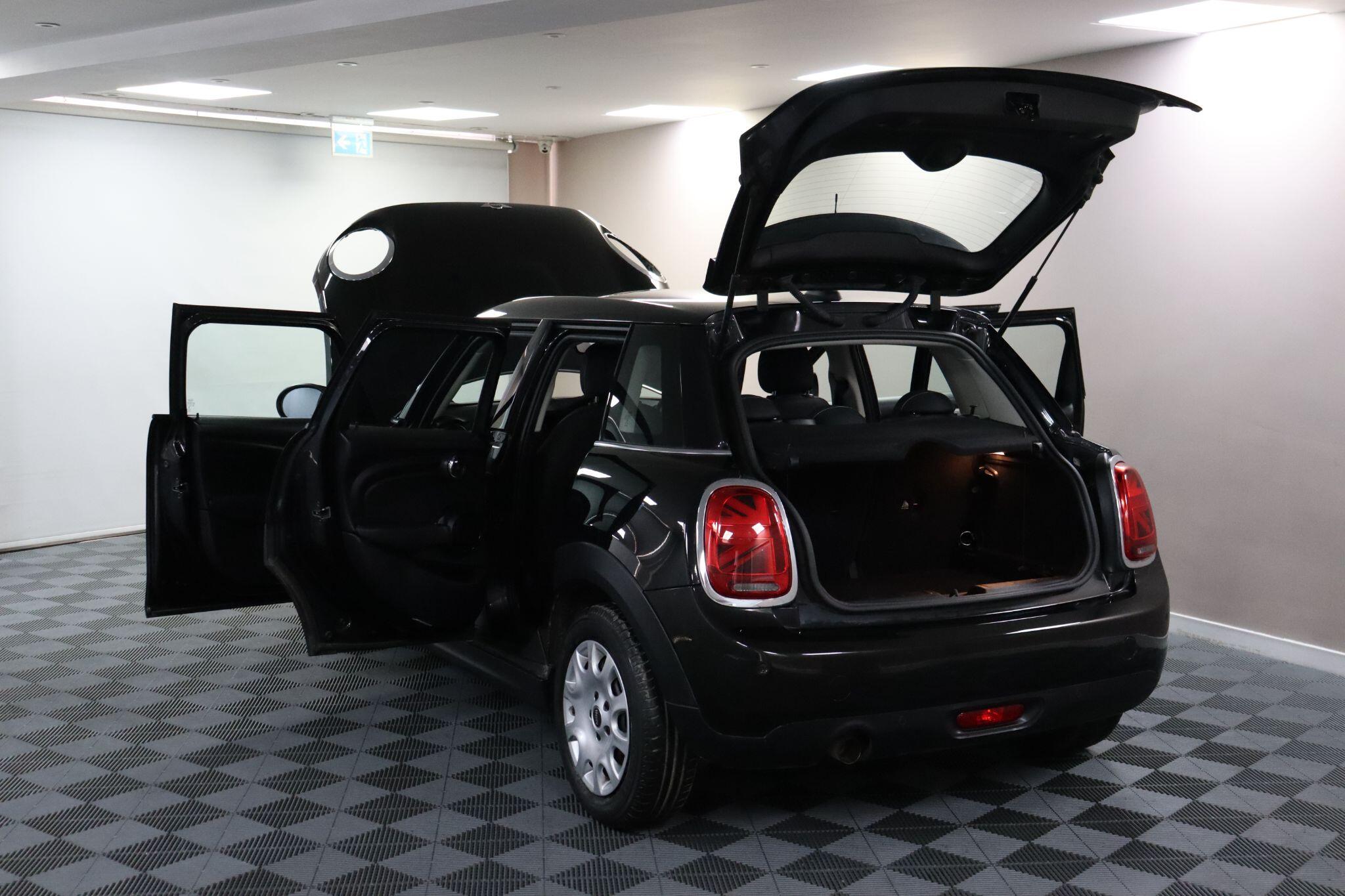 Mini Hatch view 21