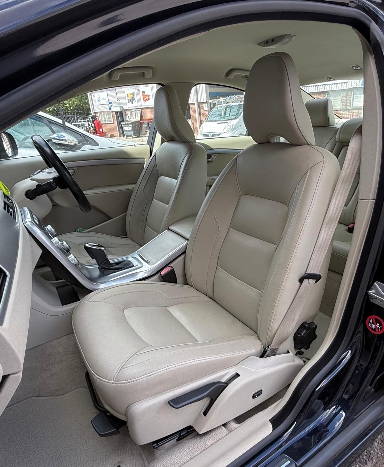 Volvo S80 view 17