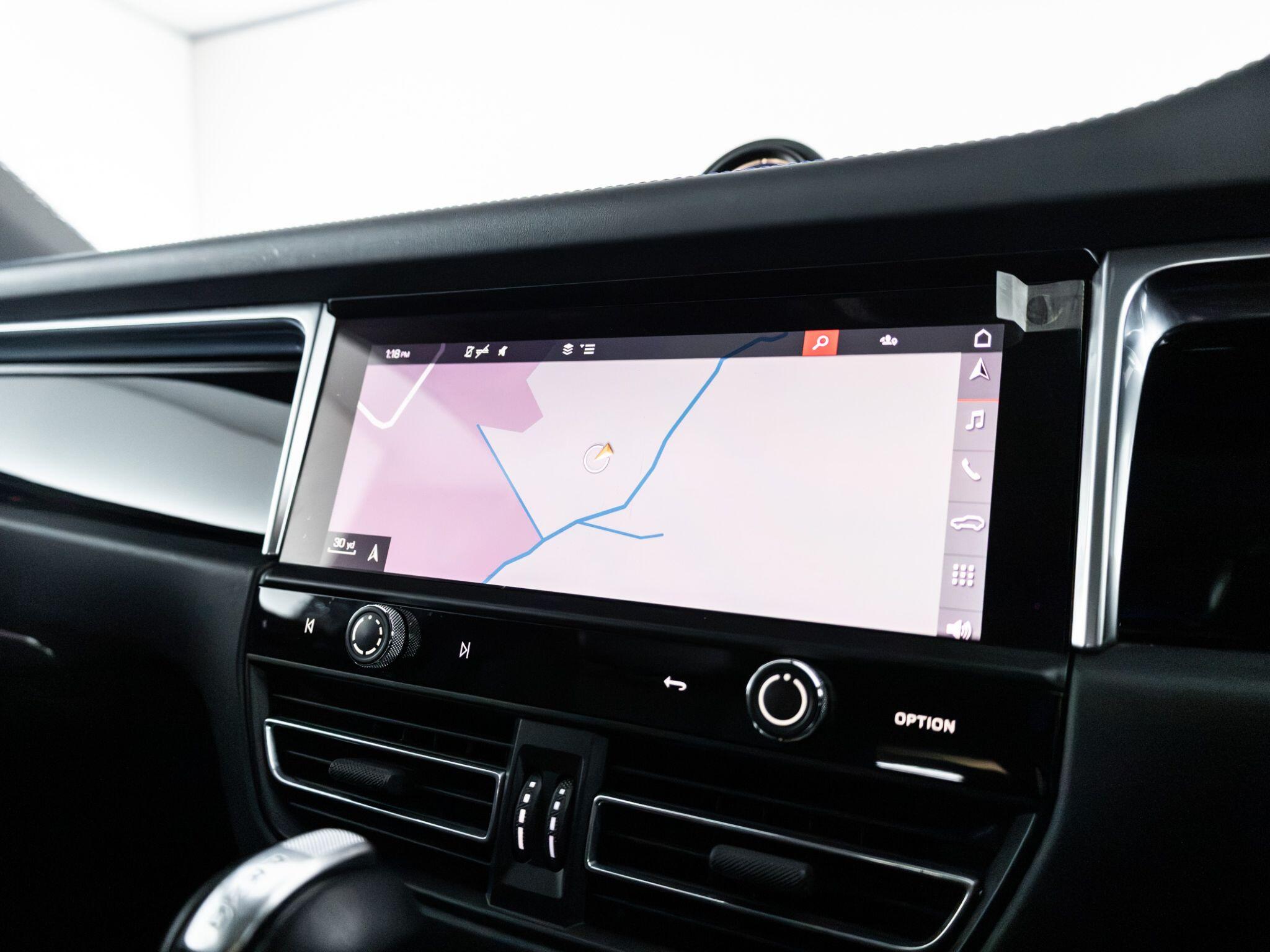 Porsche Macan view 55