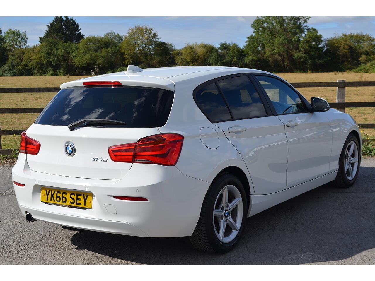 BMW 1 Series view 7