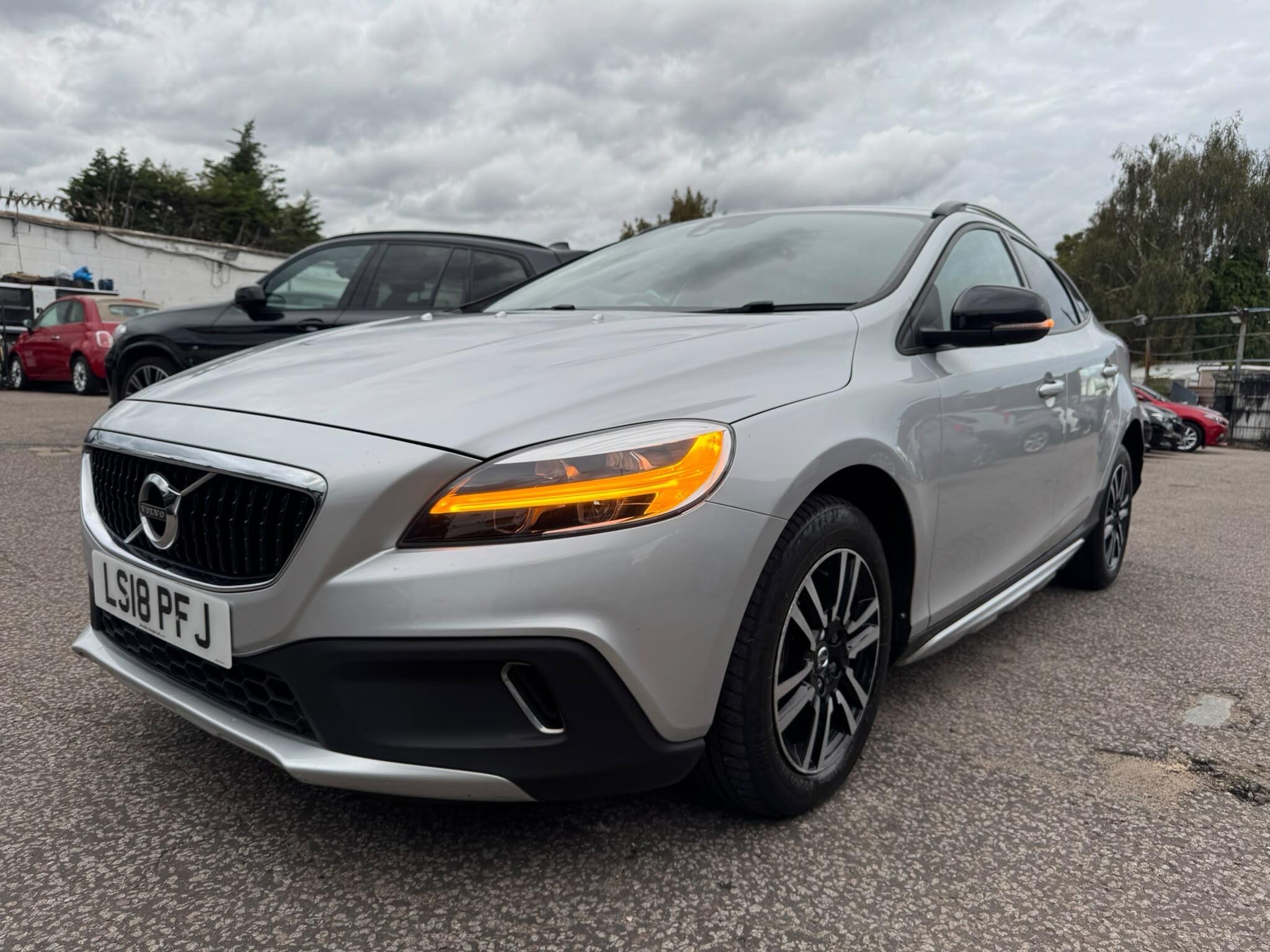 Volvo V40 Cross Country view 2