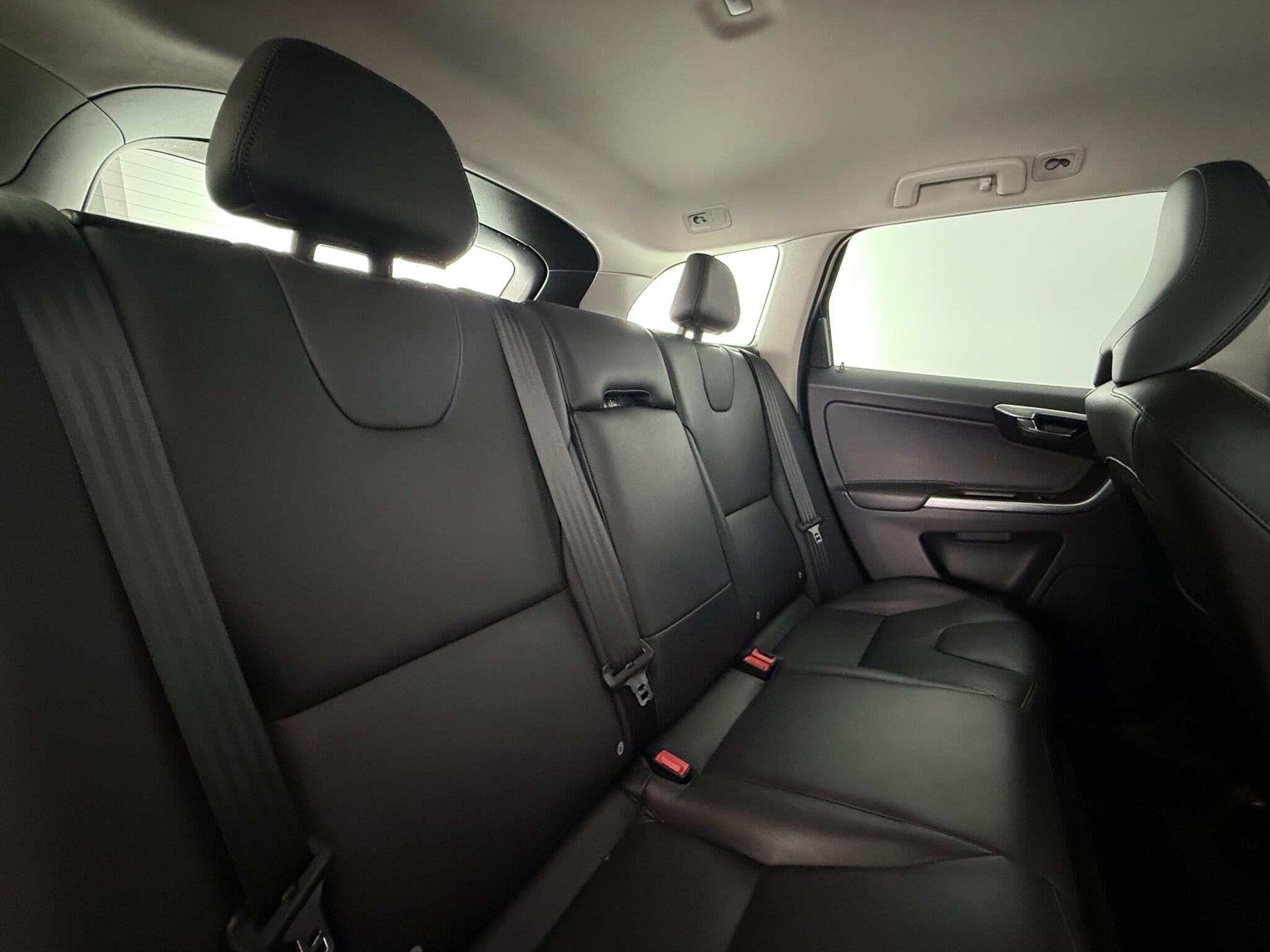 Volvo XC60 view 28