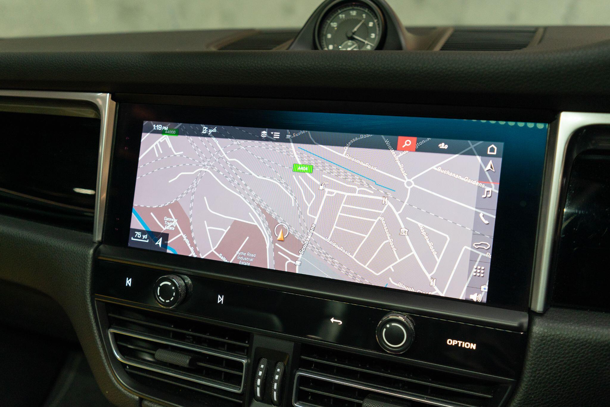 Porsche Macan view 23