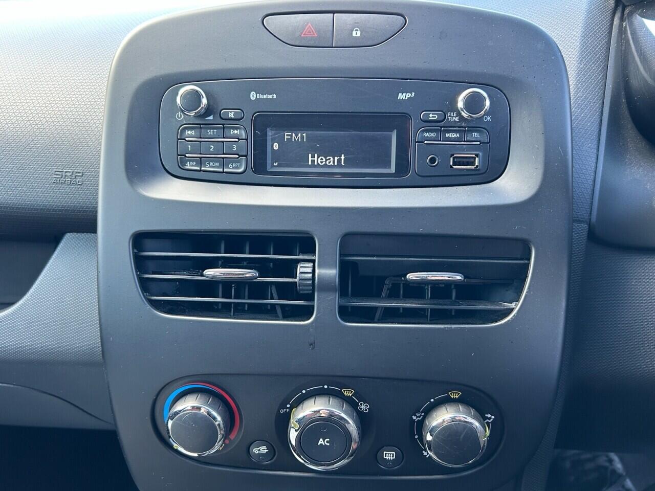 Renault Clio view 36