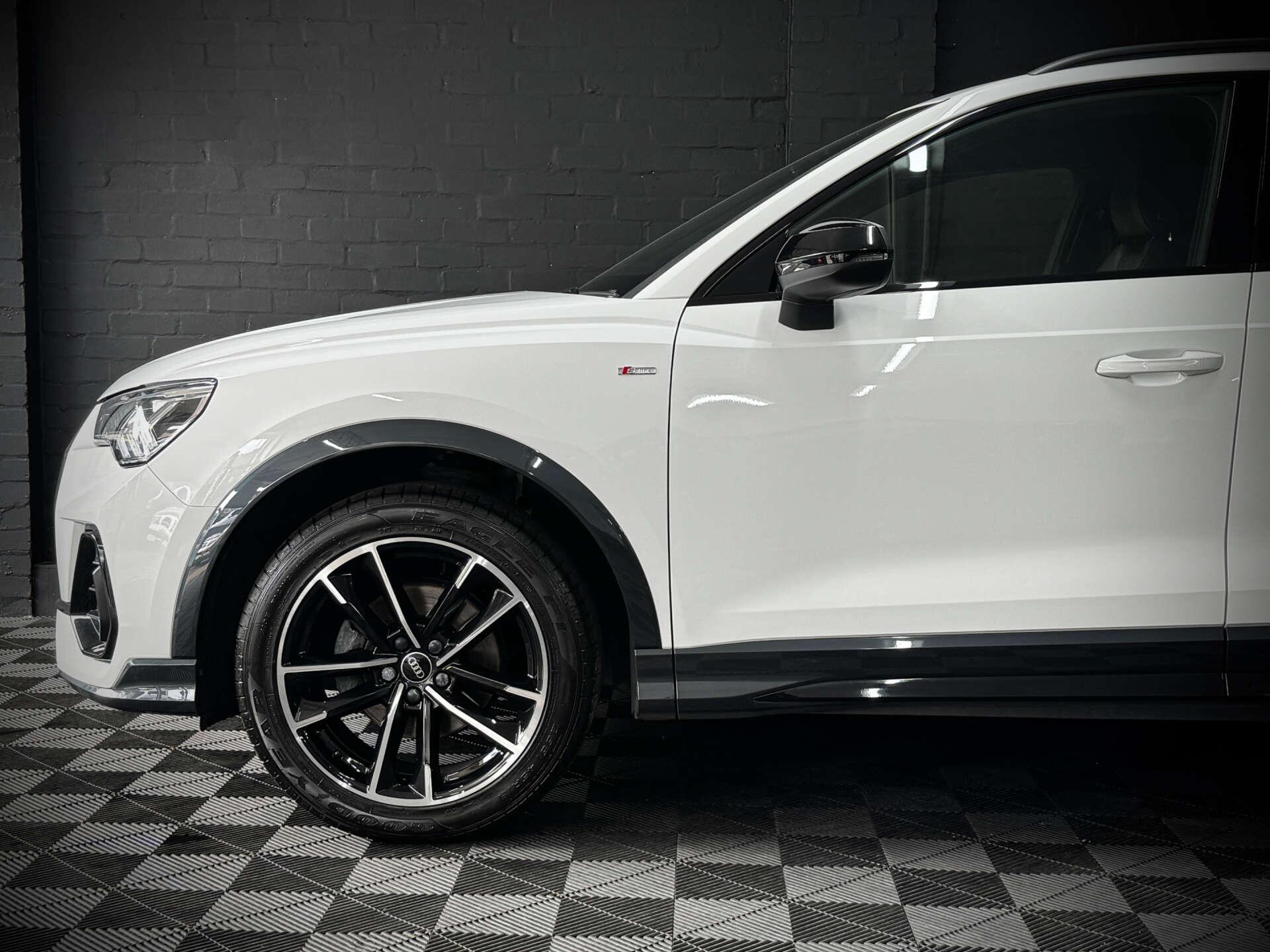 Audi Q3 view 13