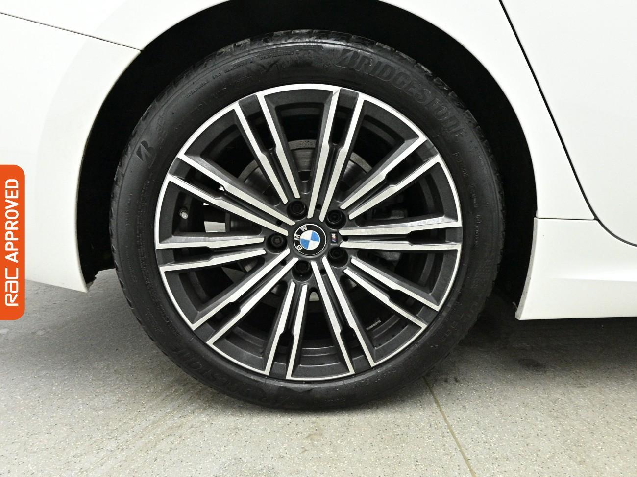 BMW 3 Series view 14