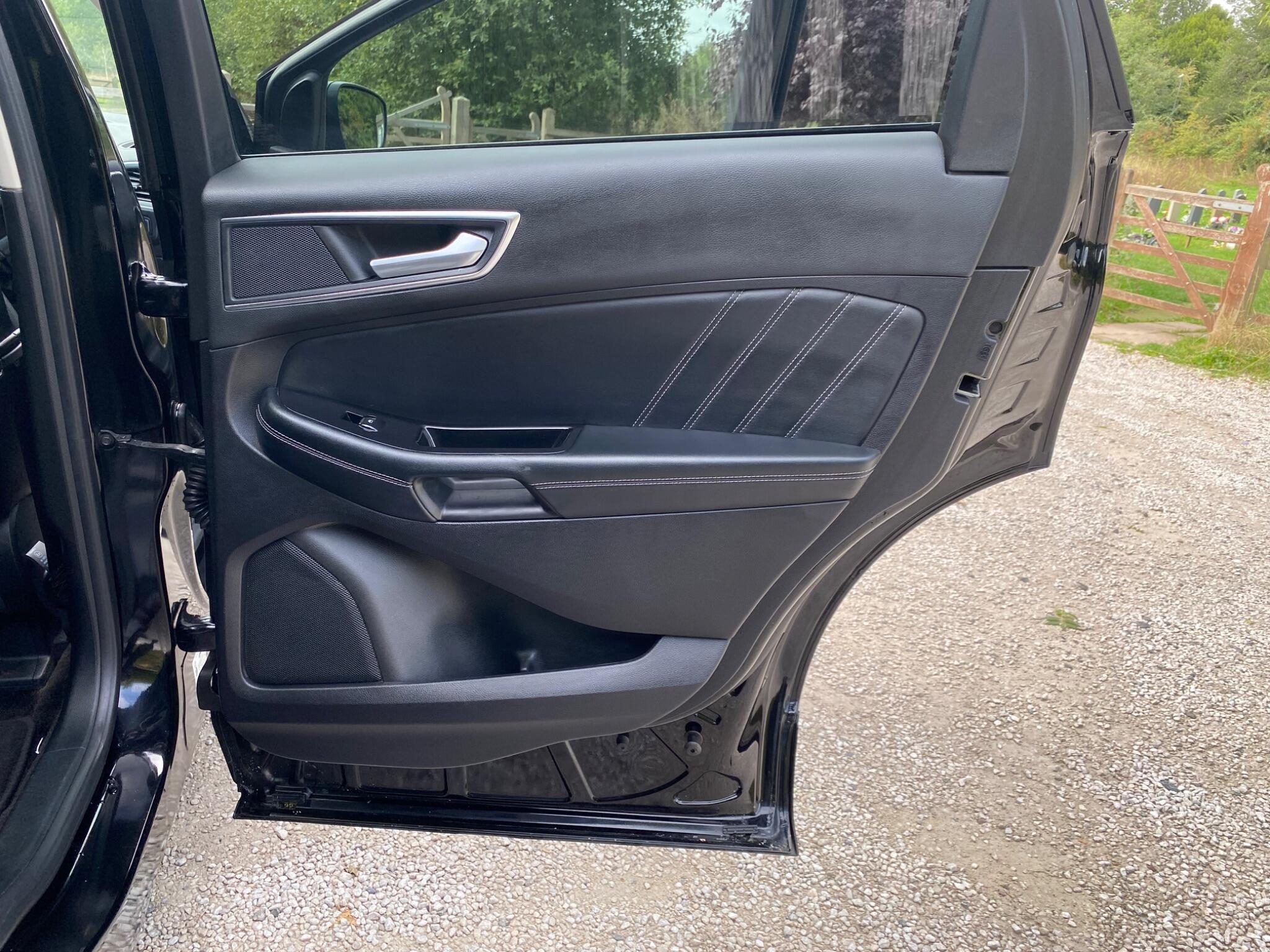 Ford Edge view 31