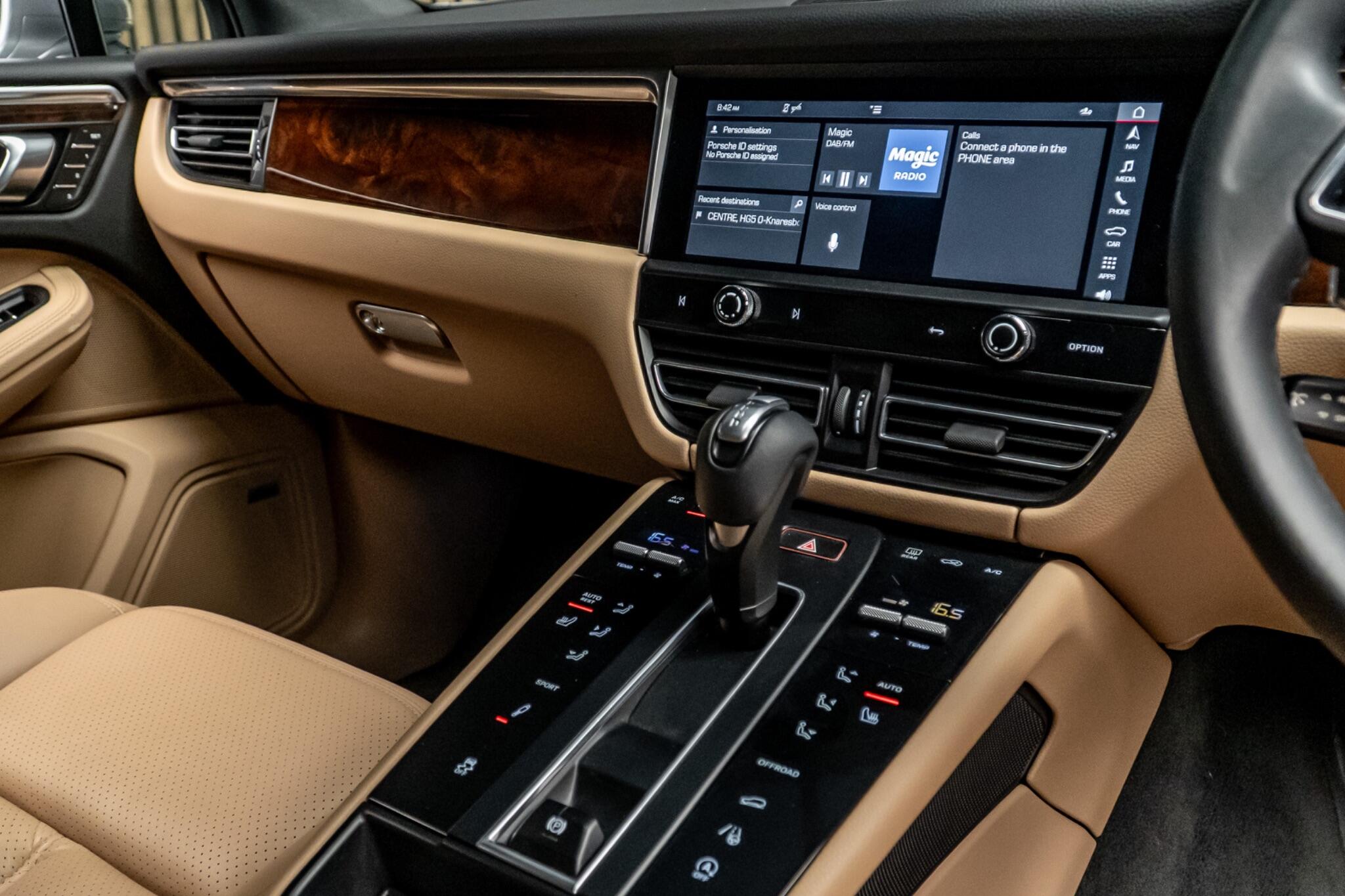 Porsche Macan view 25