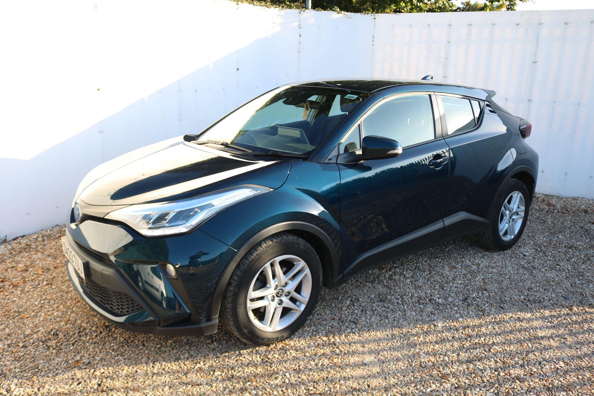 Toyota C-HR view 2