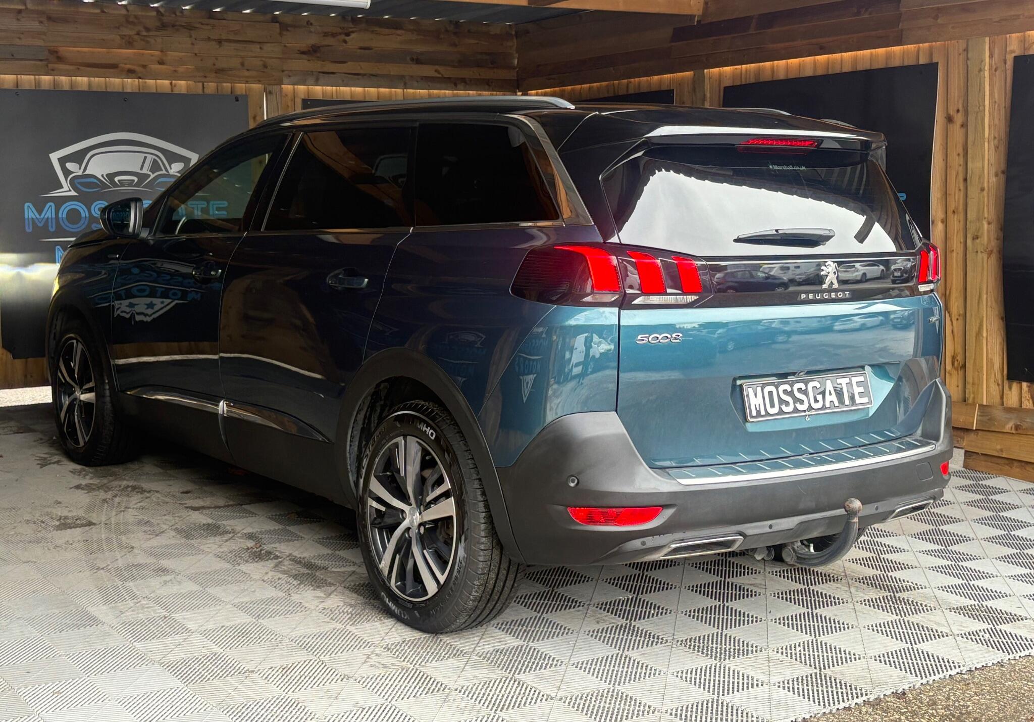 Peugeot 5008 view 8