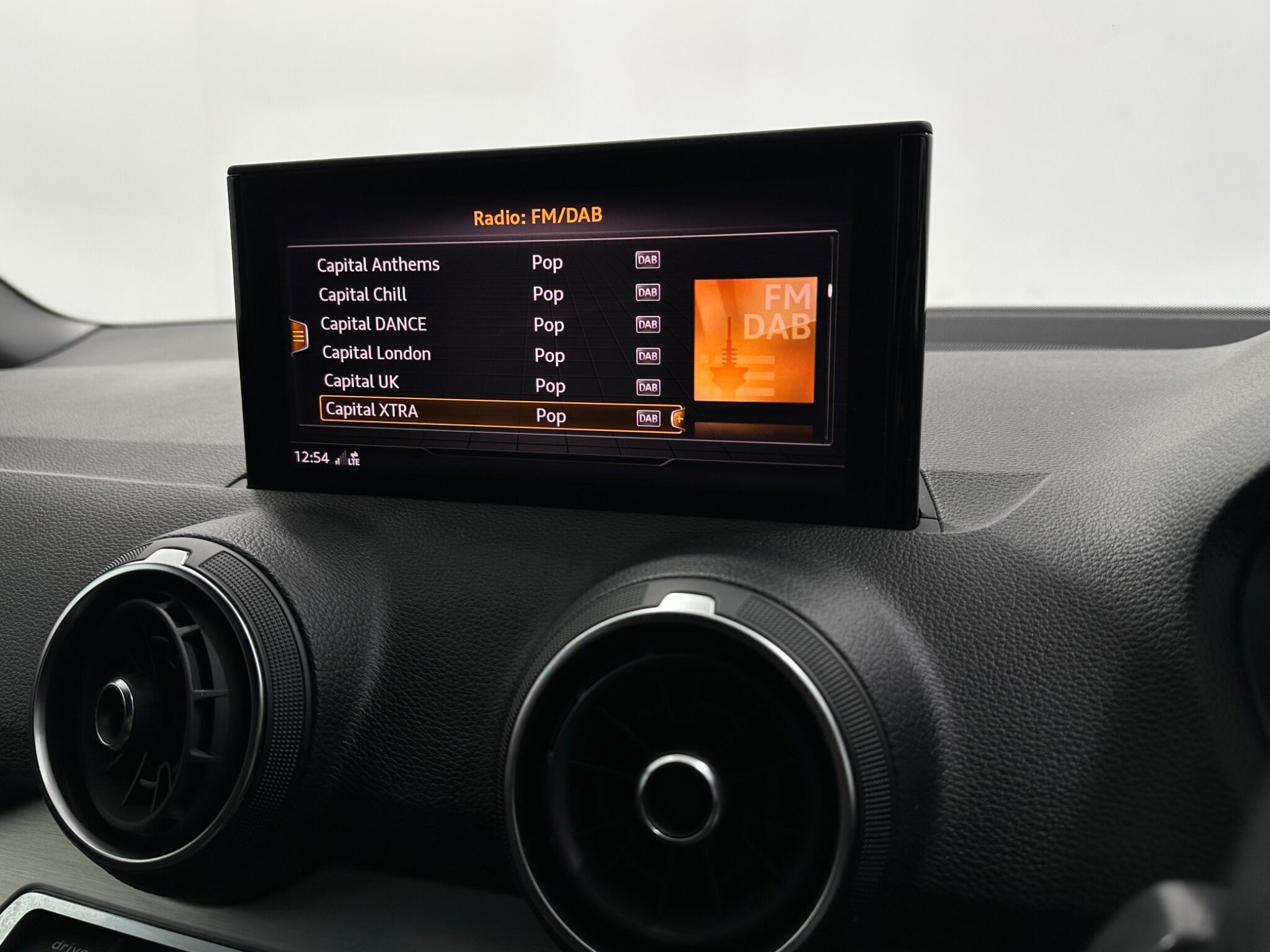 Audi Q2 view 26