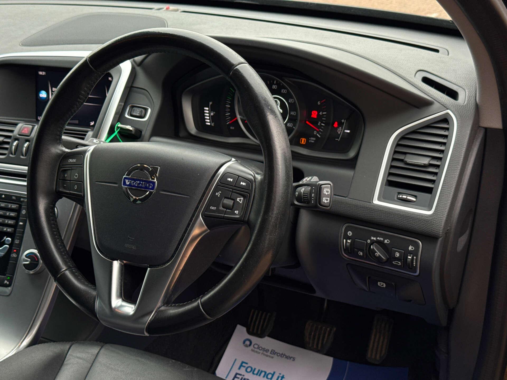 Volvo XC60 view 38