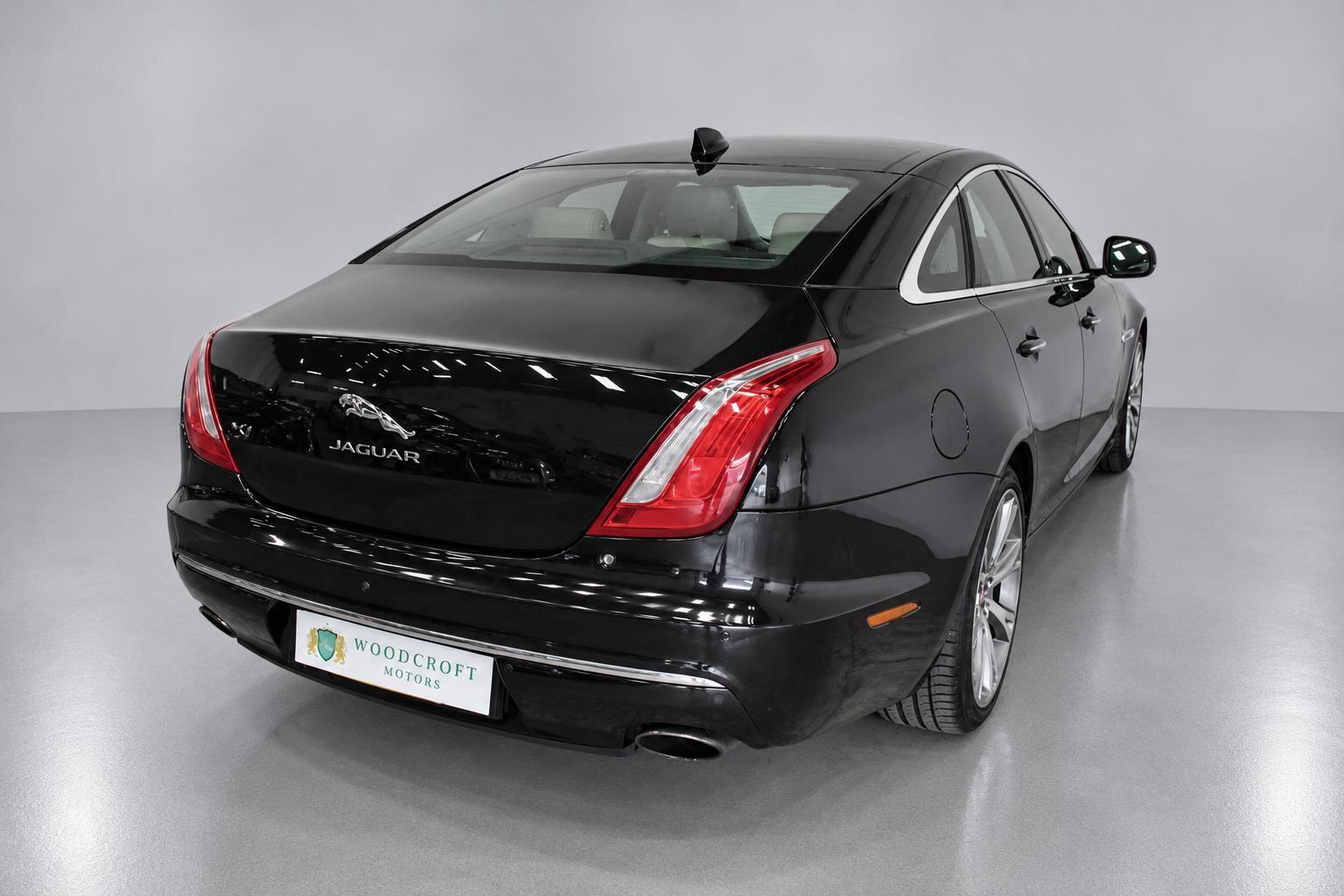 Jaguar XJ view 8