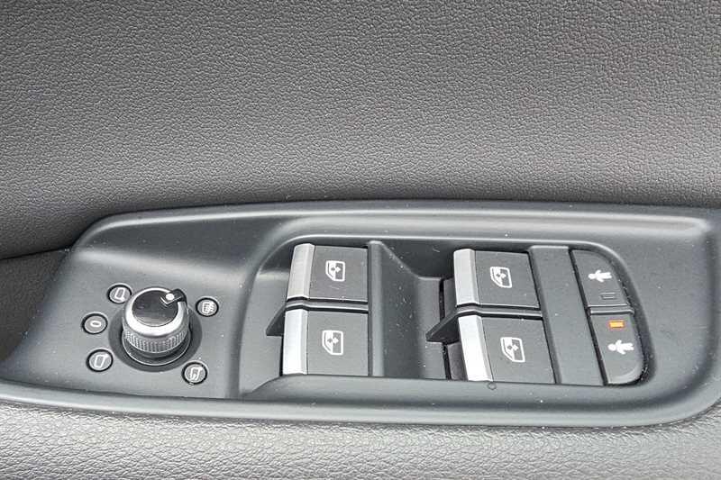 Audi Q7 view 16