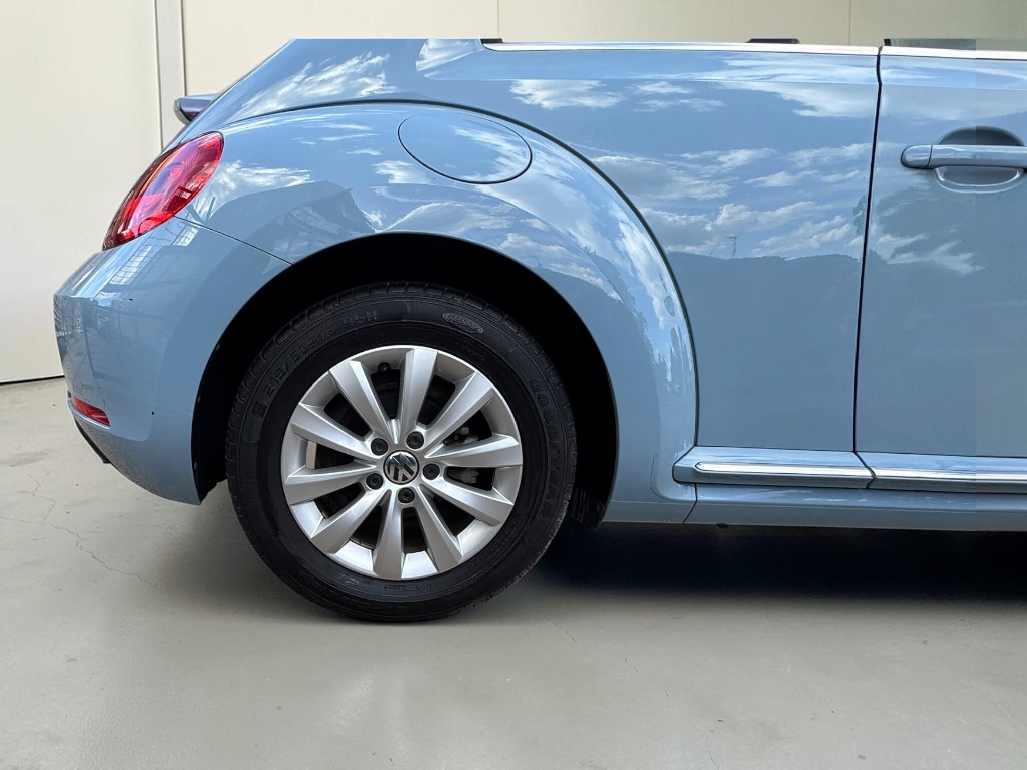 Volkswagen Beetle view 30