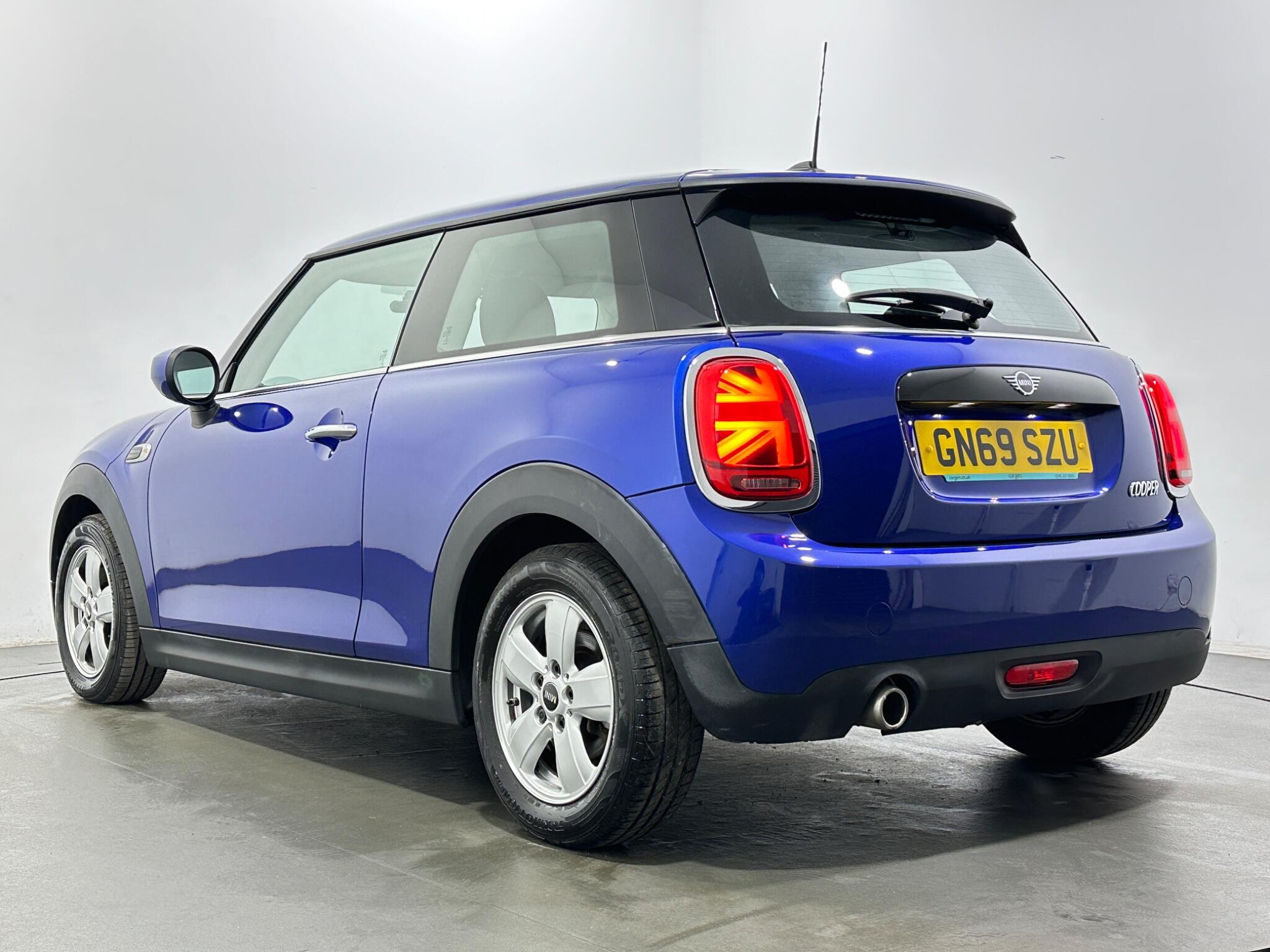 Mini Hatch view 42