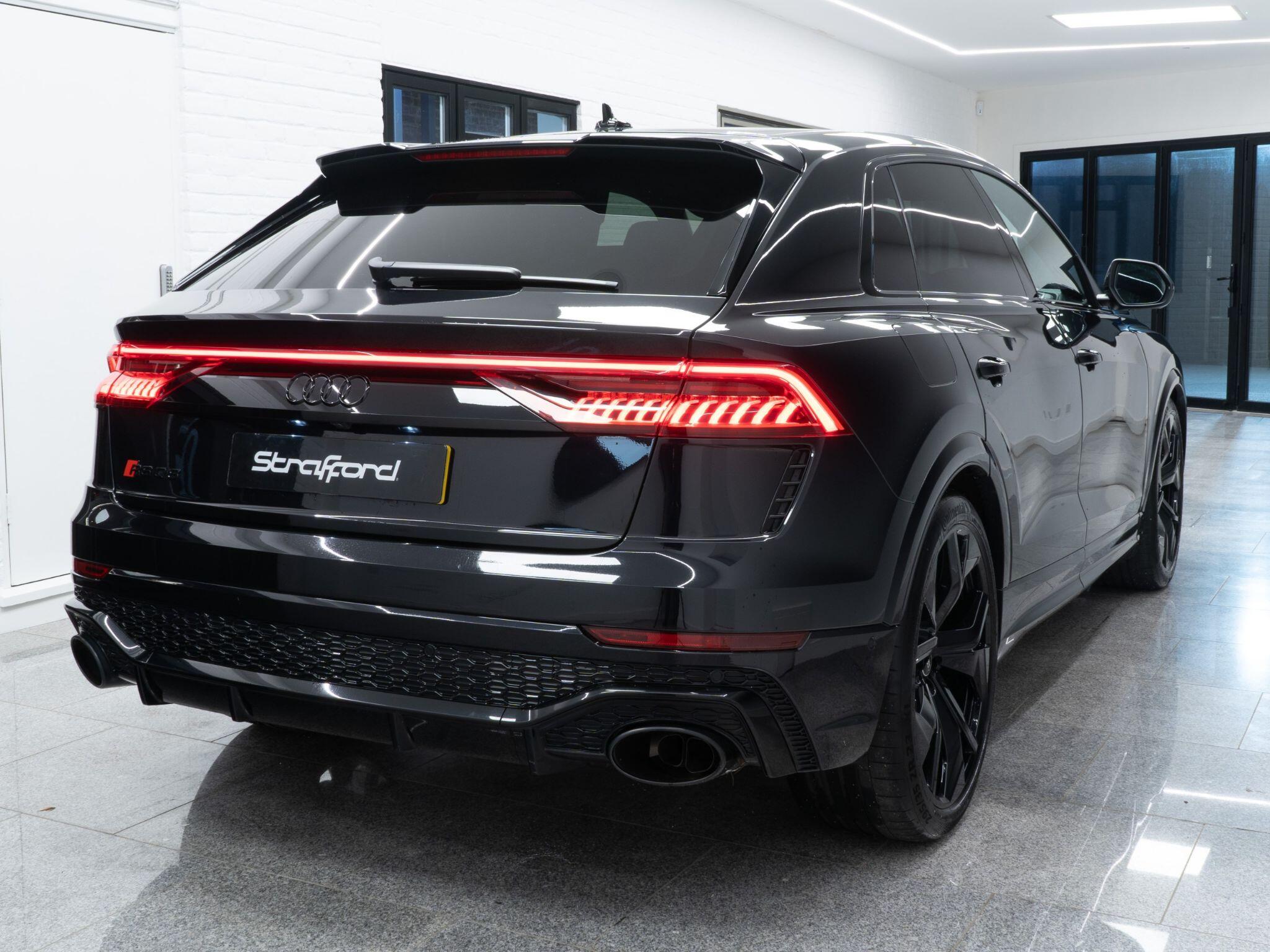 Audi RS Q8 view 3