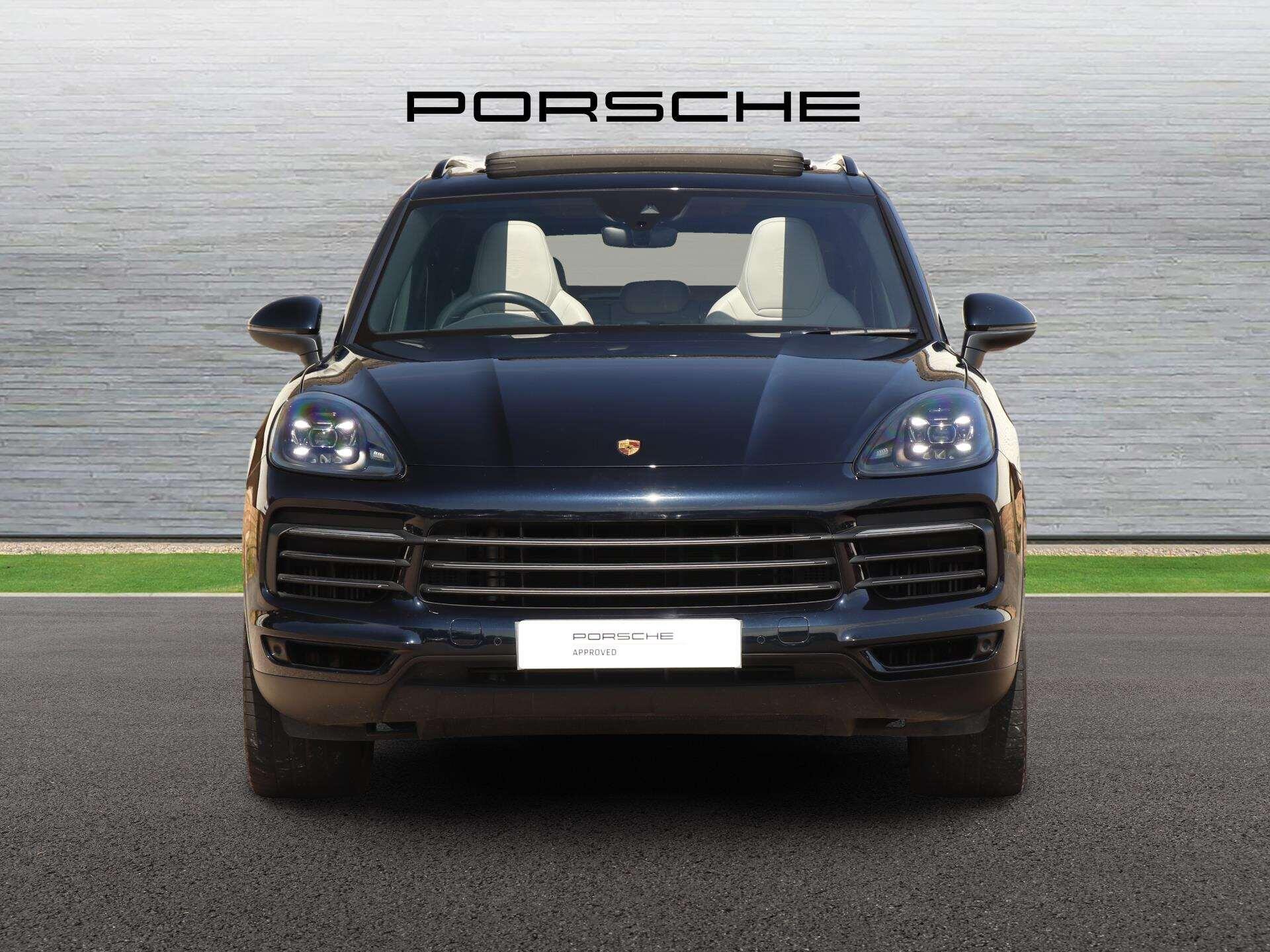 Porsche Cayenne view 8